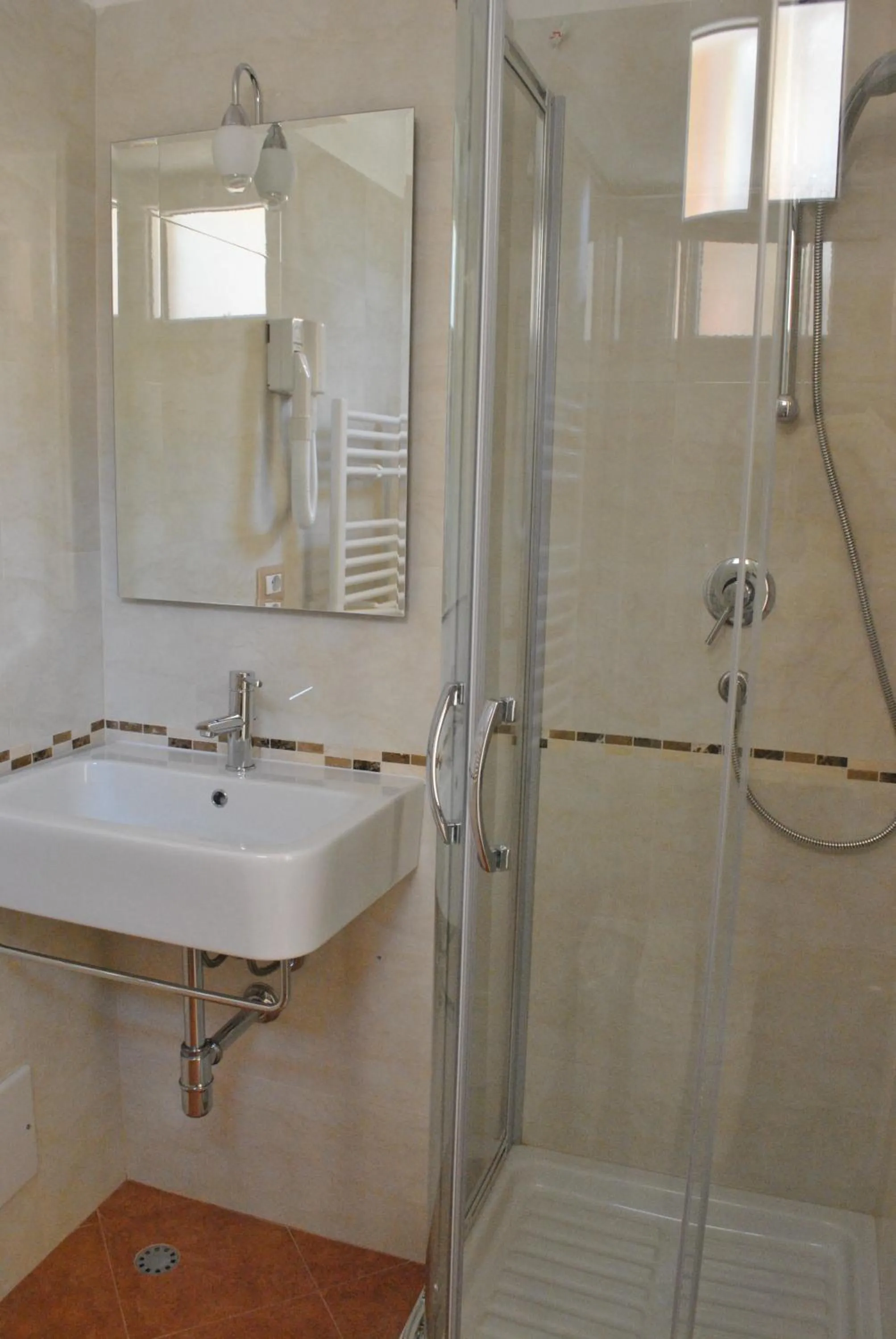 Bathroom in Lewisrooms Domo