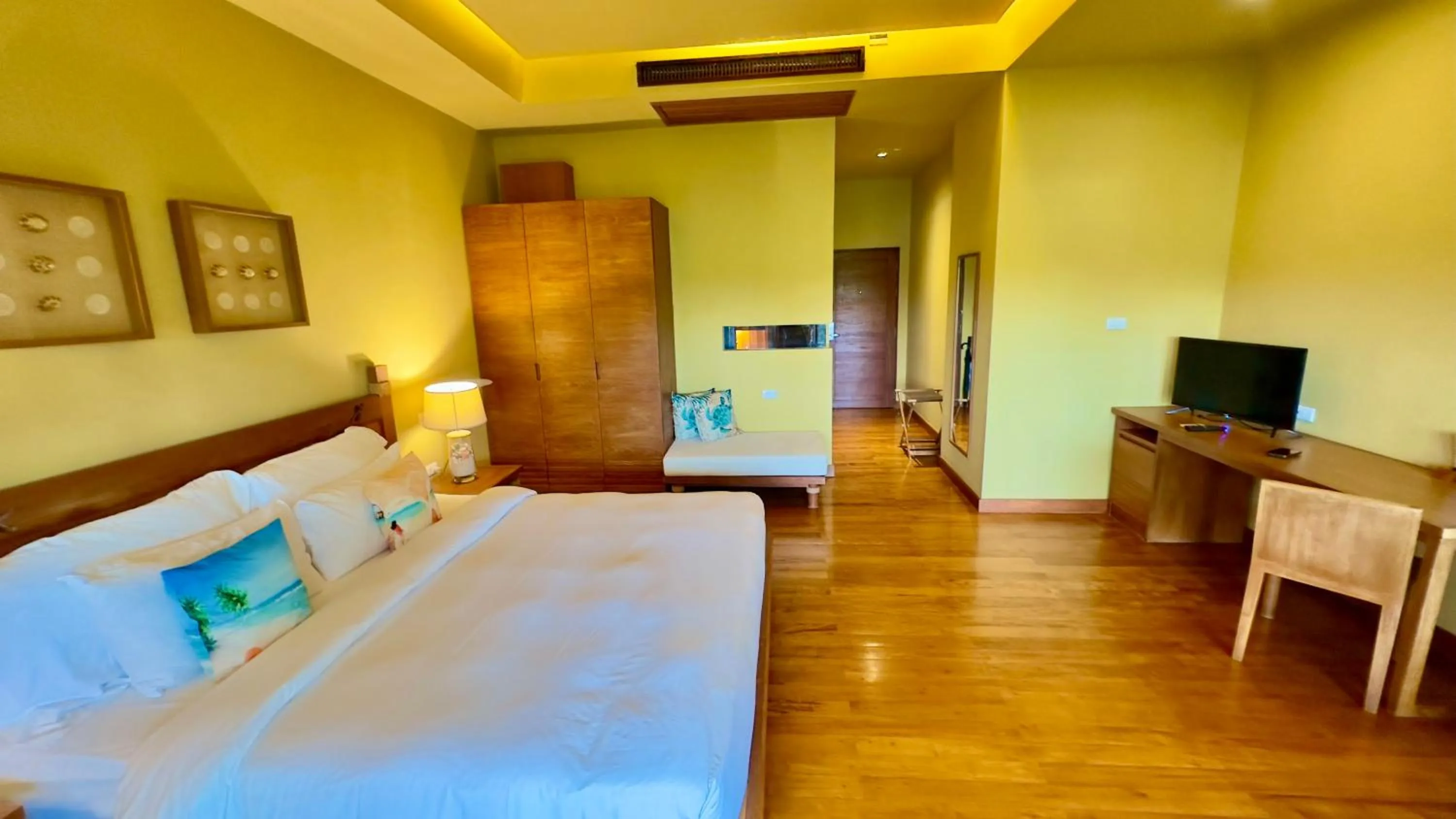 Bed in Deva Beach Resort Samui