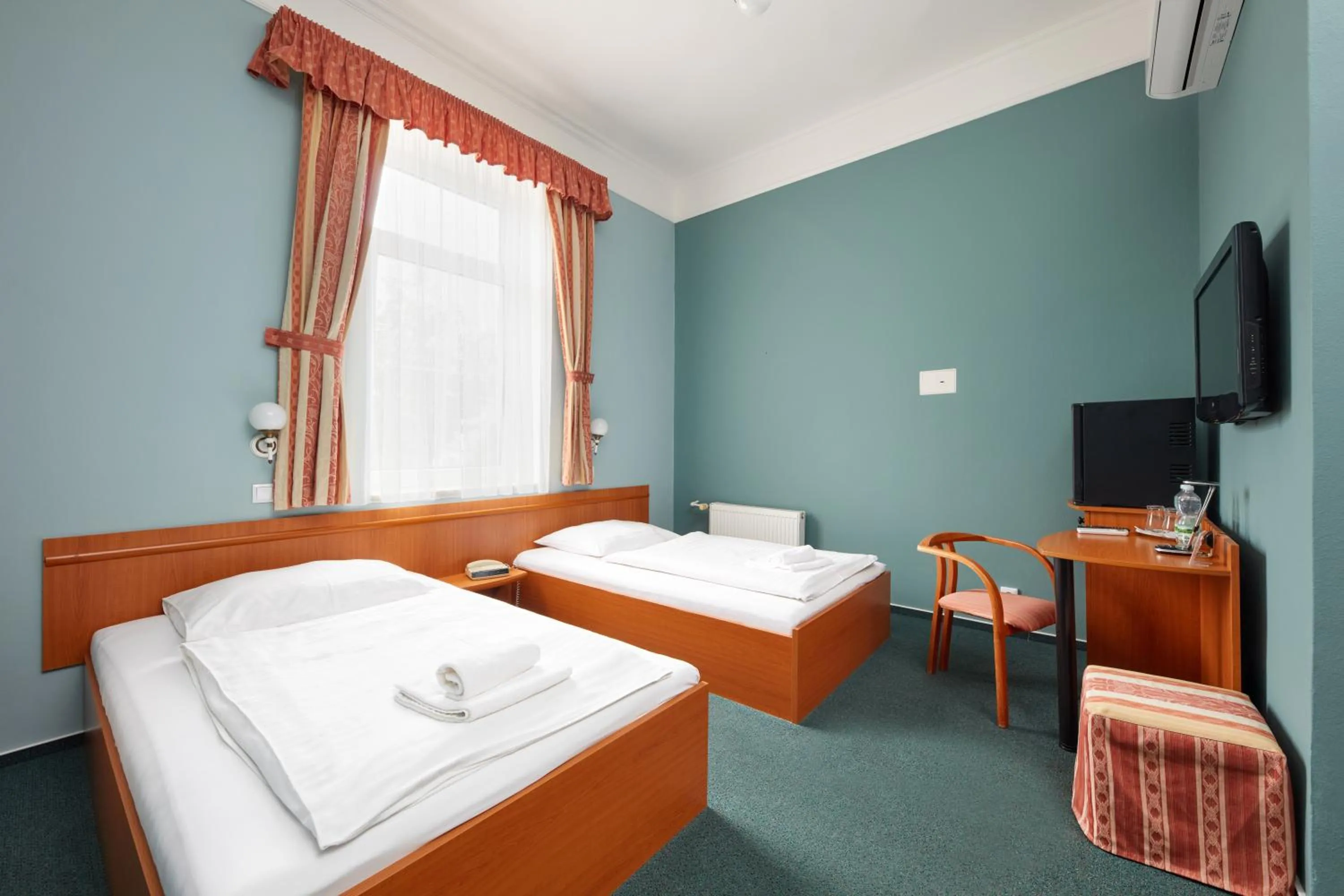 Bed in Hotel Nikolas