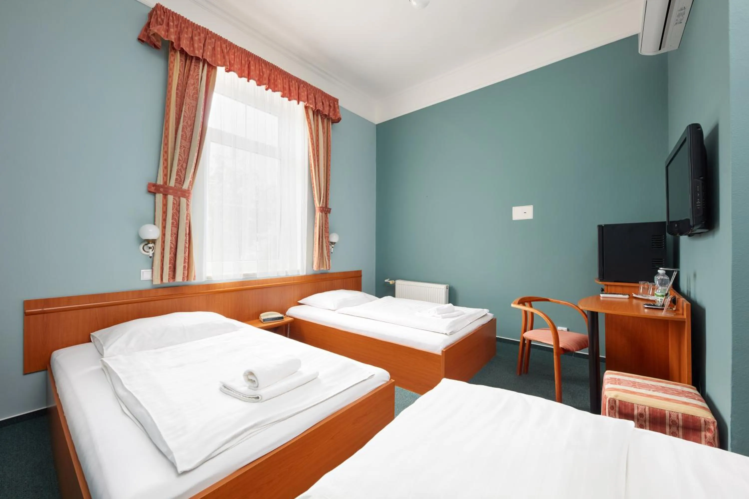 Bed in Hotel Nikolas