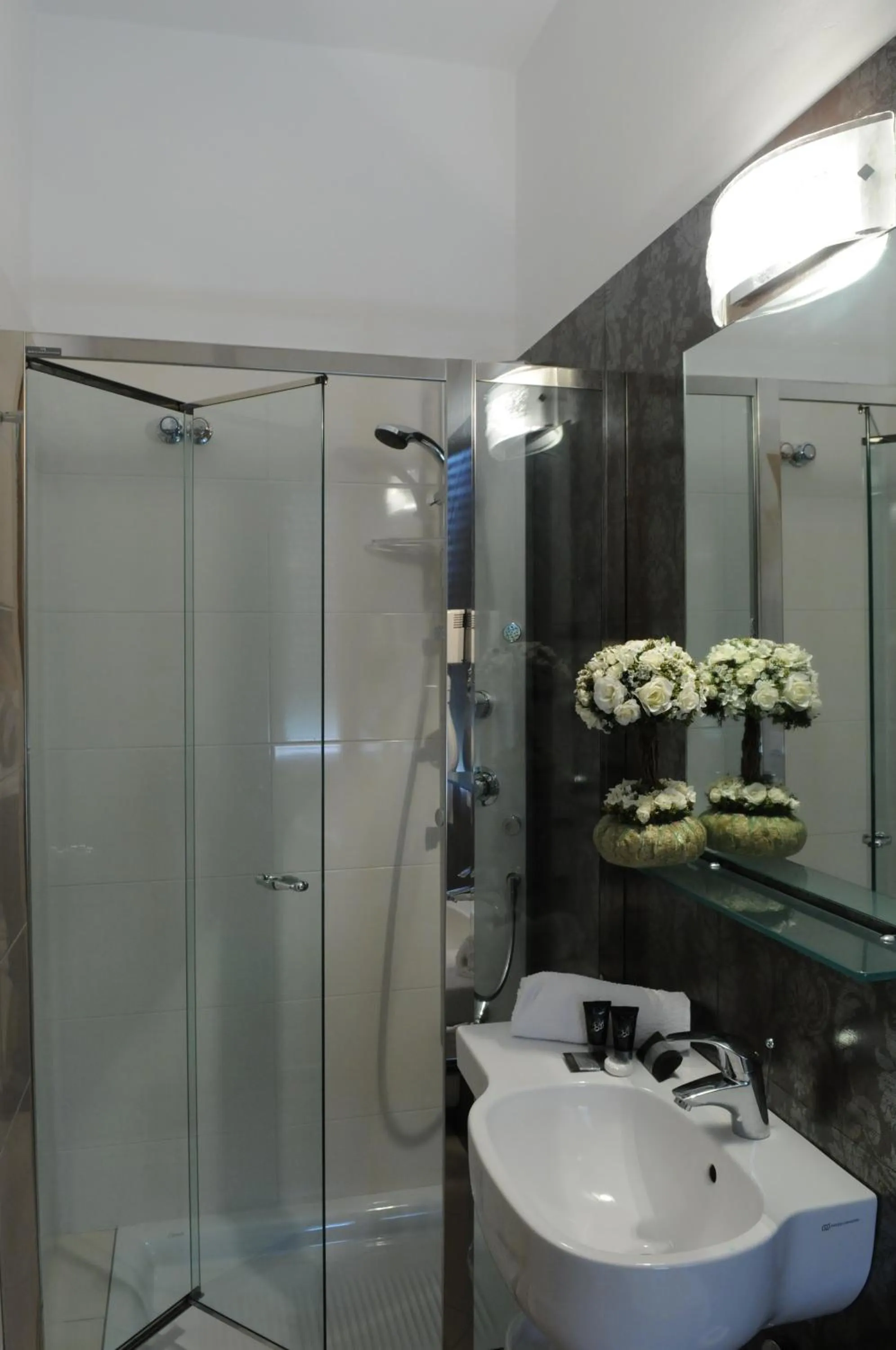 Shower in Hotel Villa Paola