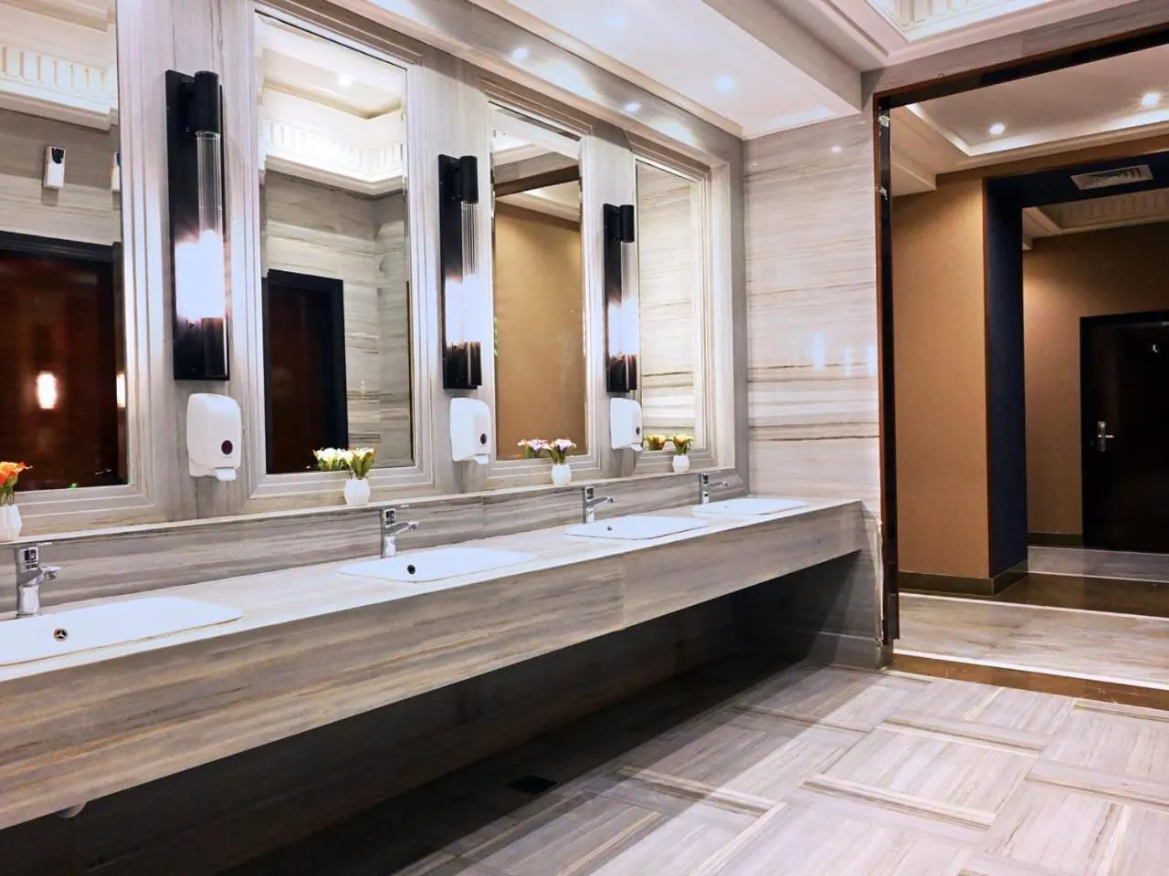 Area and facilities in Batoul Ajyad Hotel