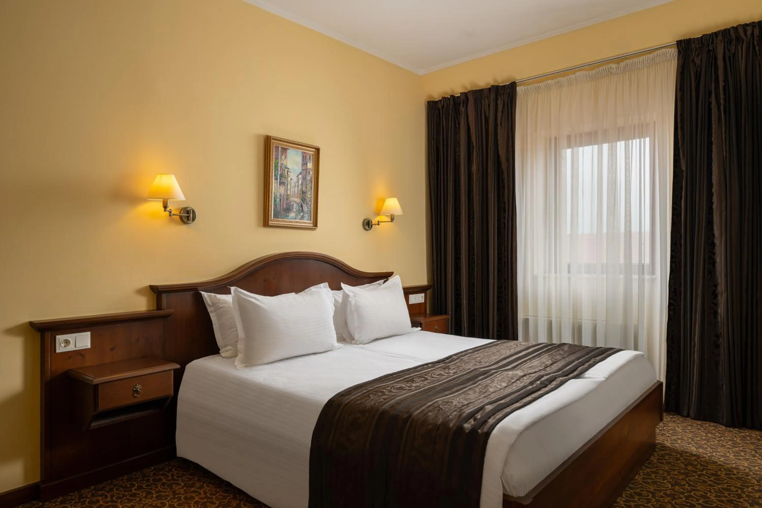 Bed in Hotel Leul de Aur