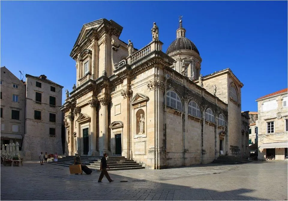 Property building in Apartments Marnic