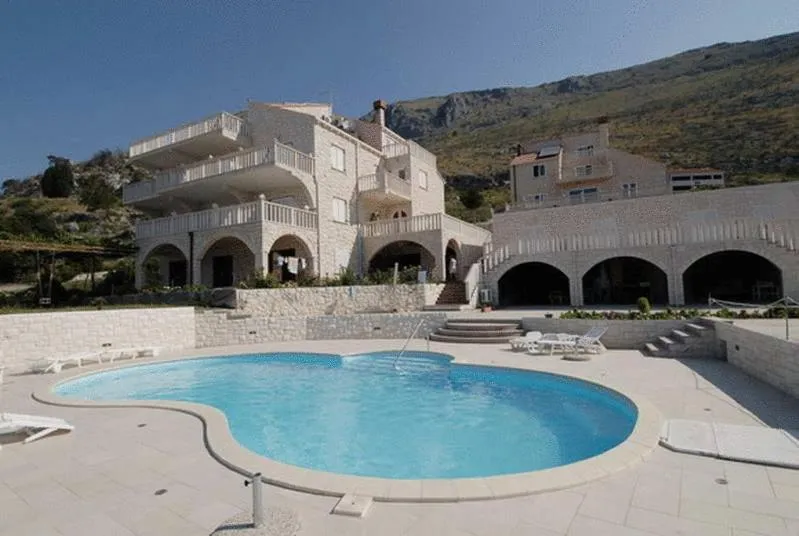 Facade/entrance in Apartments Marnic