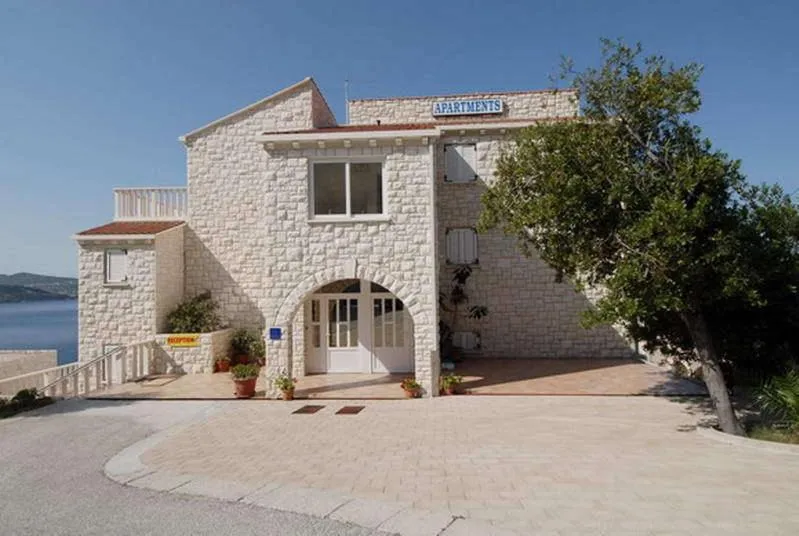 Facade/entrance in Apartments Marnic