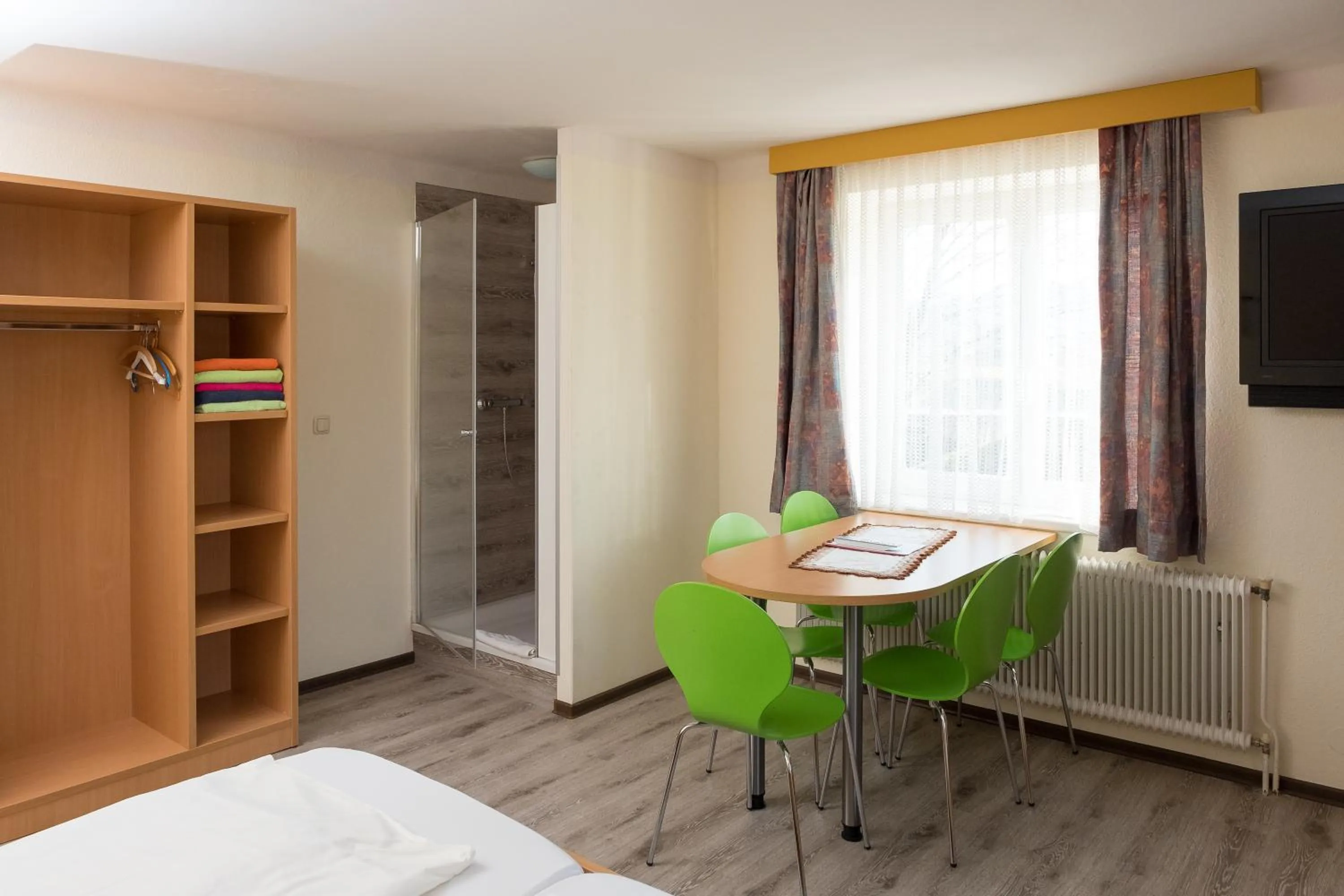 Seating area, Bed in ROSSLWIRT-Rast