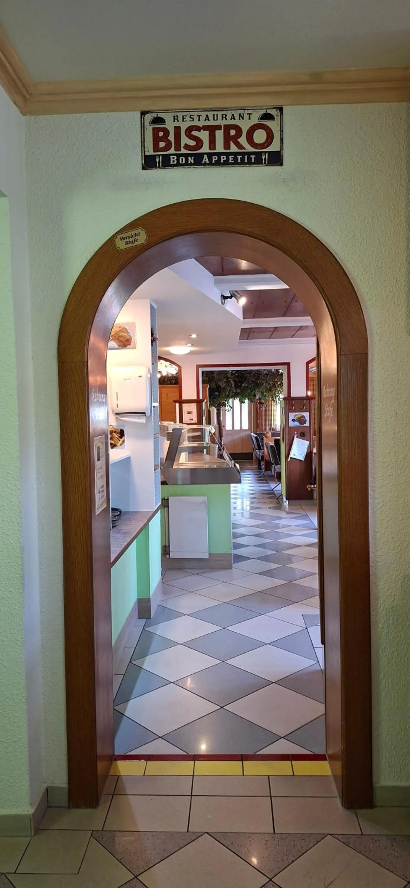 Restaurant/places to eat in ROSSLWIRT-Rast