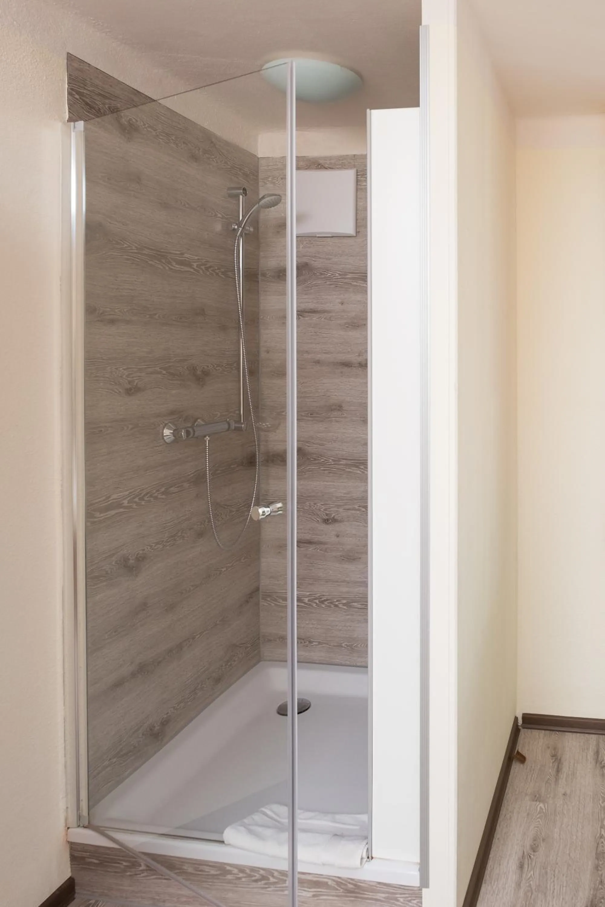 Shower in ROSSLWIRT-Rast