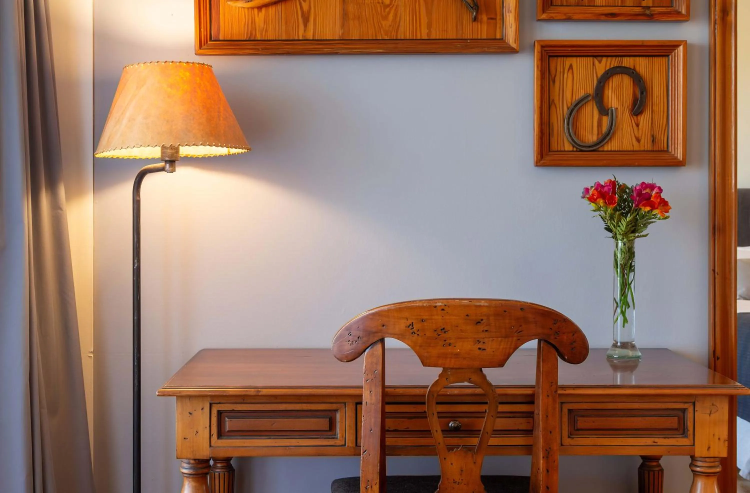 Seating area in Wyndham Garden Luján