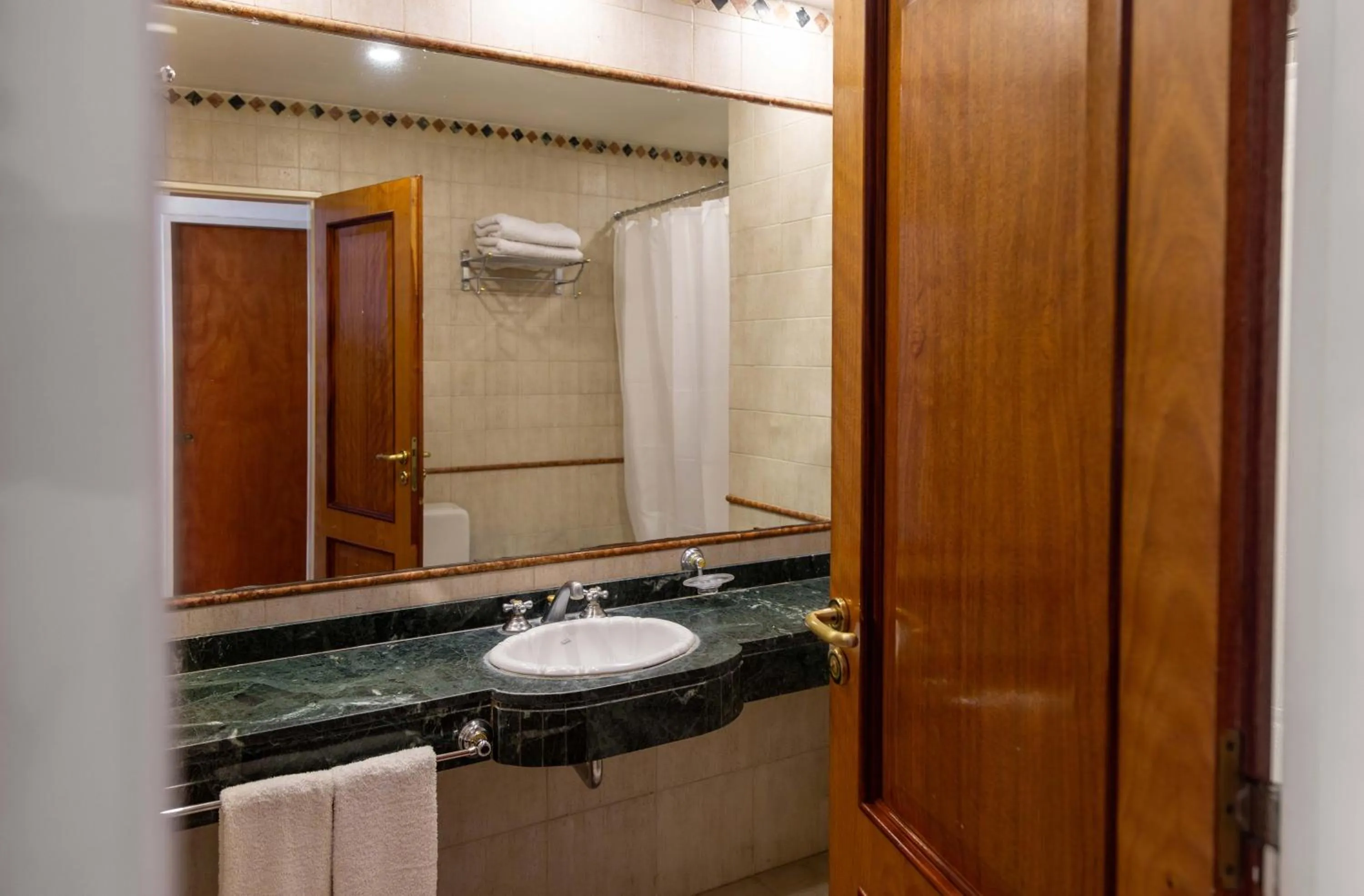 Bathroom in Wyndham Garden Luján