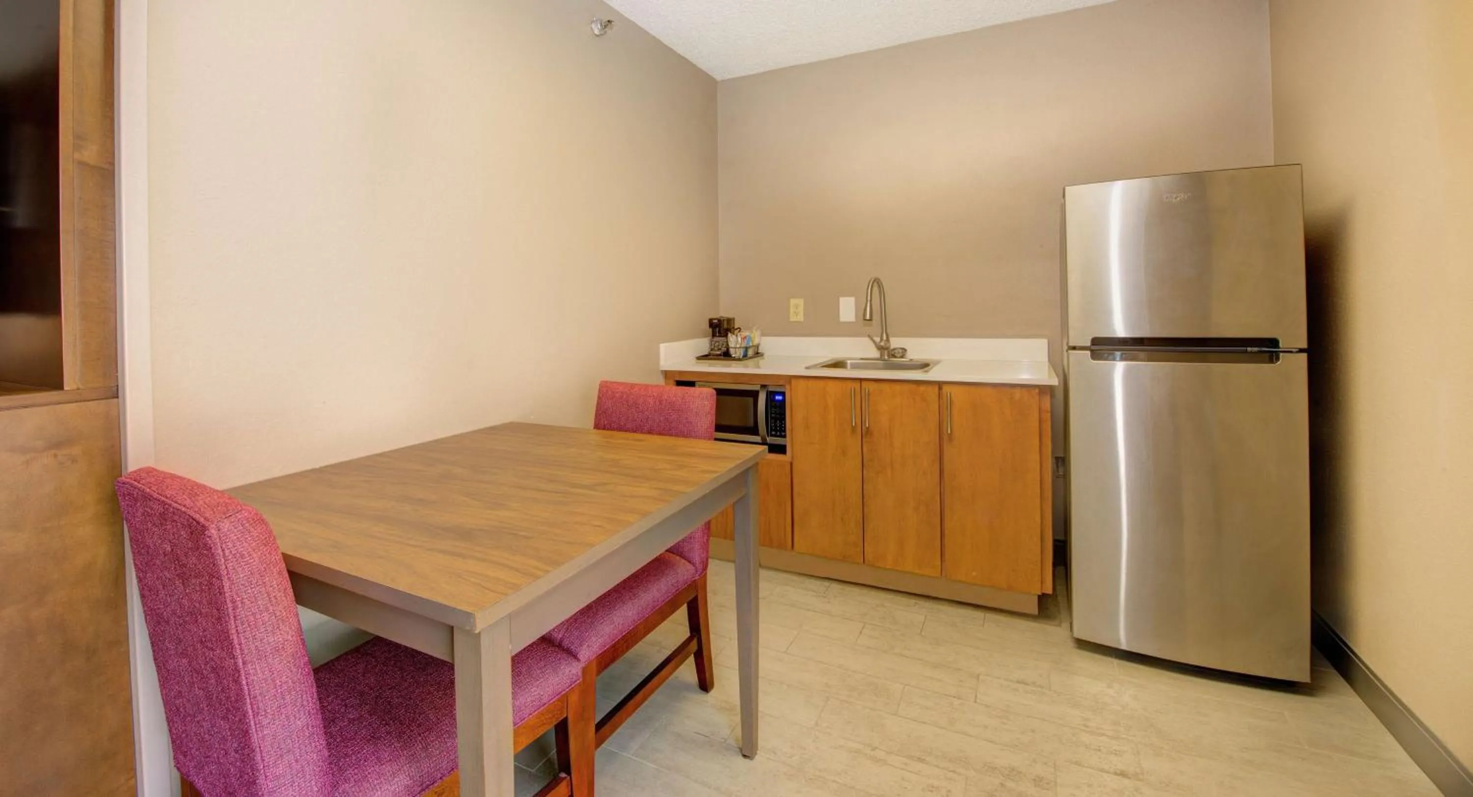 Kitchen or kitchenette in Hampton Inn Gaffney