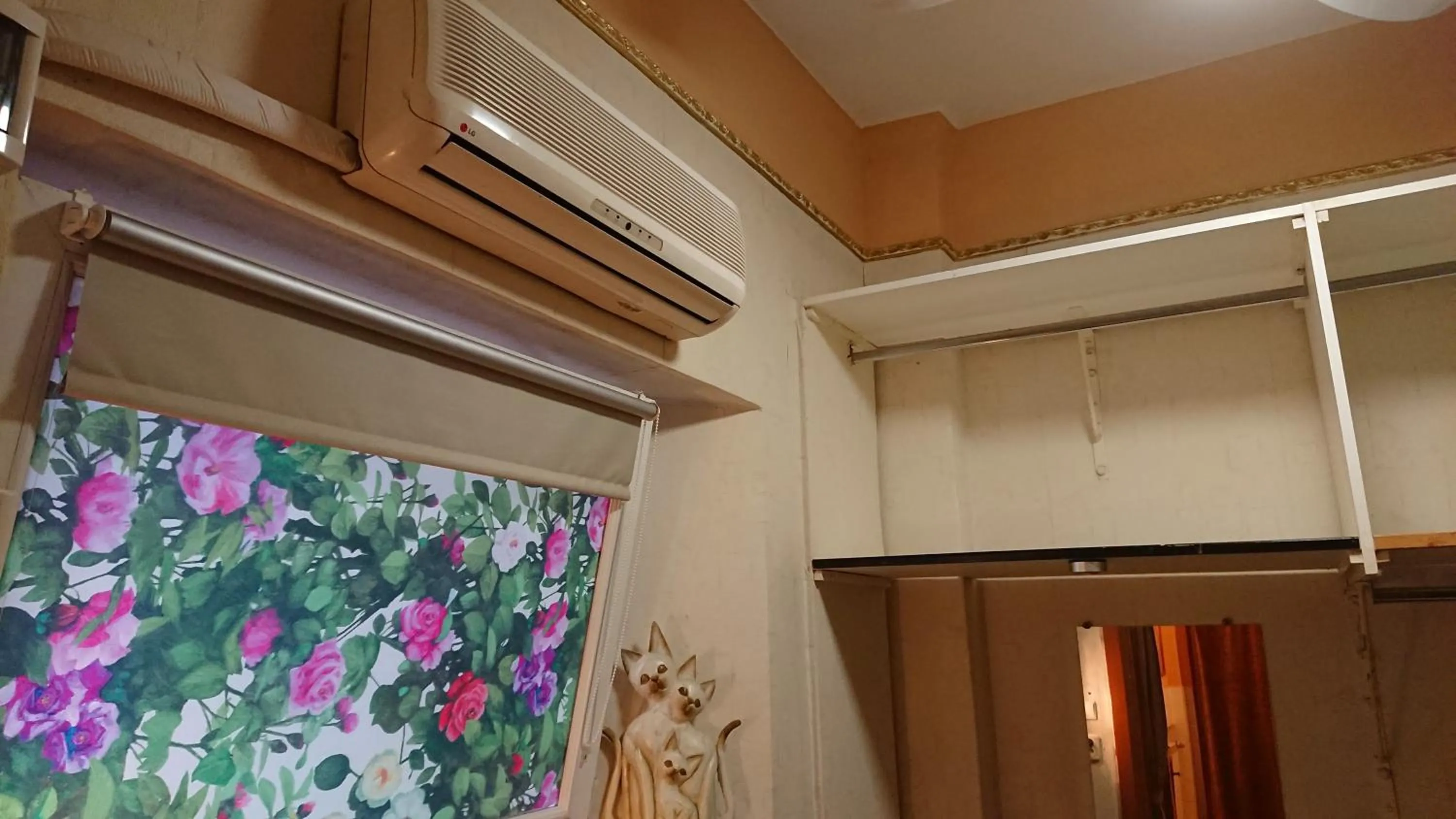 Bedroom in RomPromo Plus Accommodation