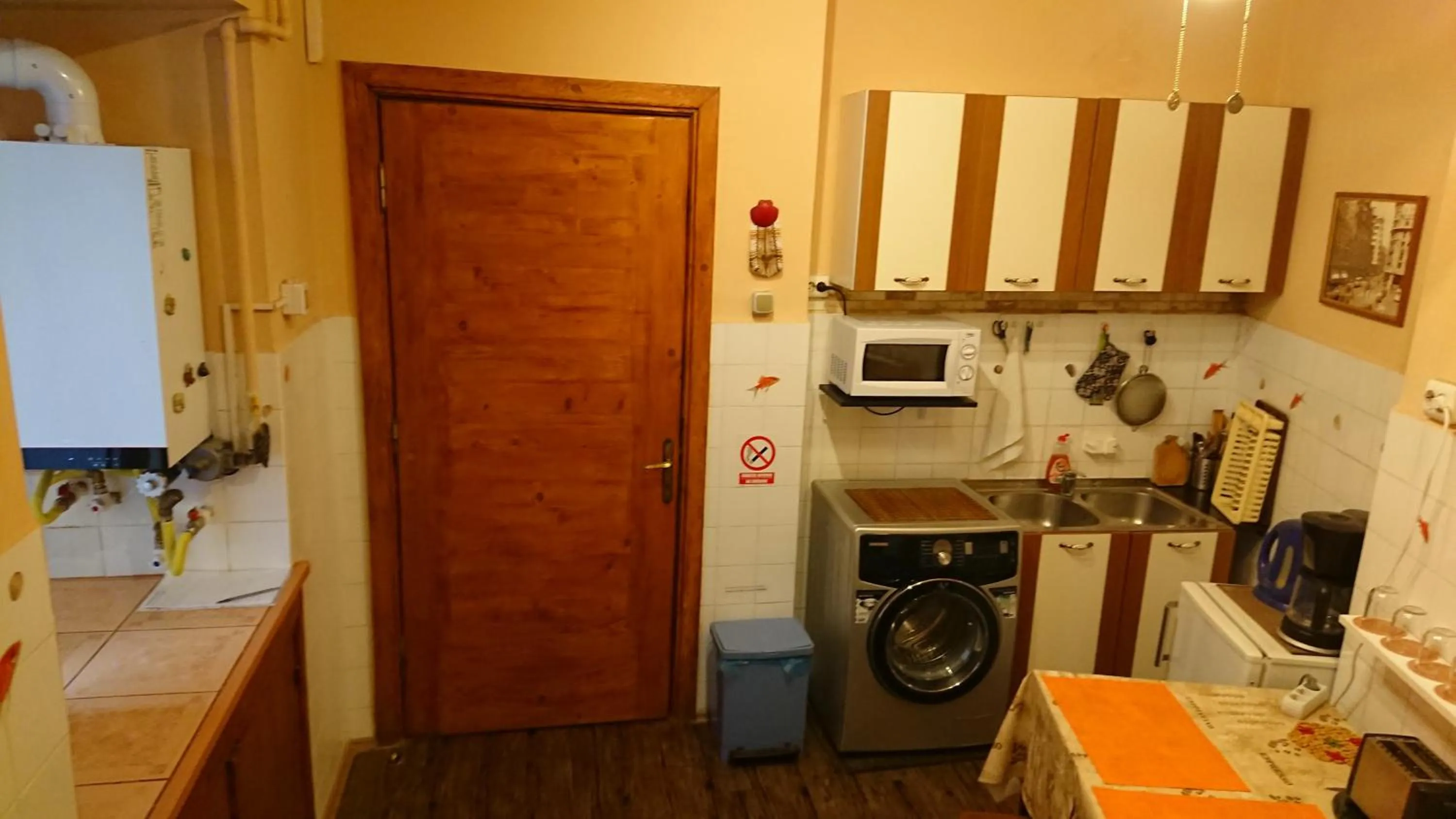 kitchen in RomPromo Plus Accommodation