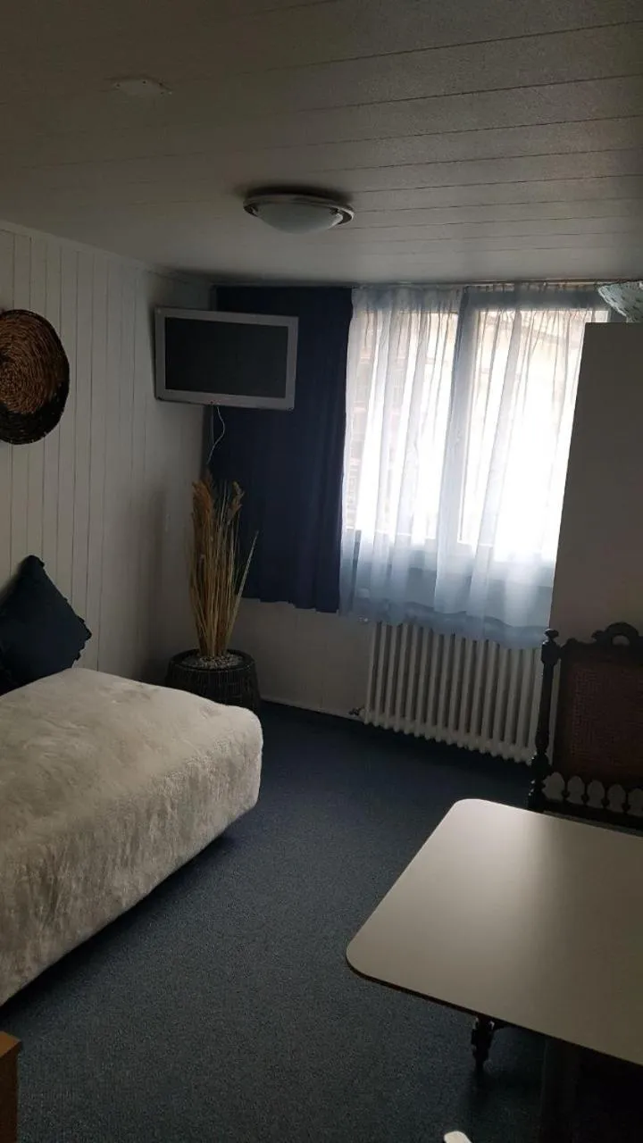 Bed in Weisses Rössli only Bed & Breakfast self check-in mit Sauna extra