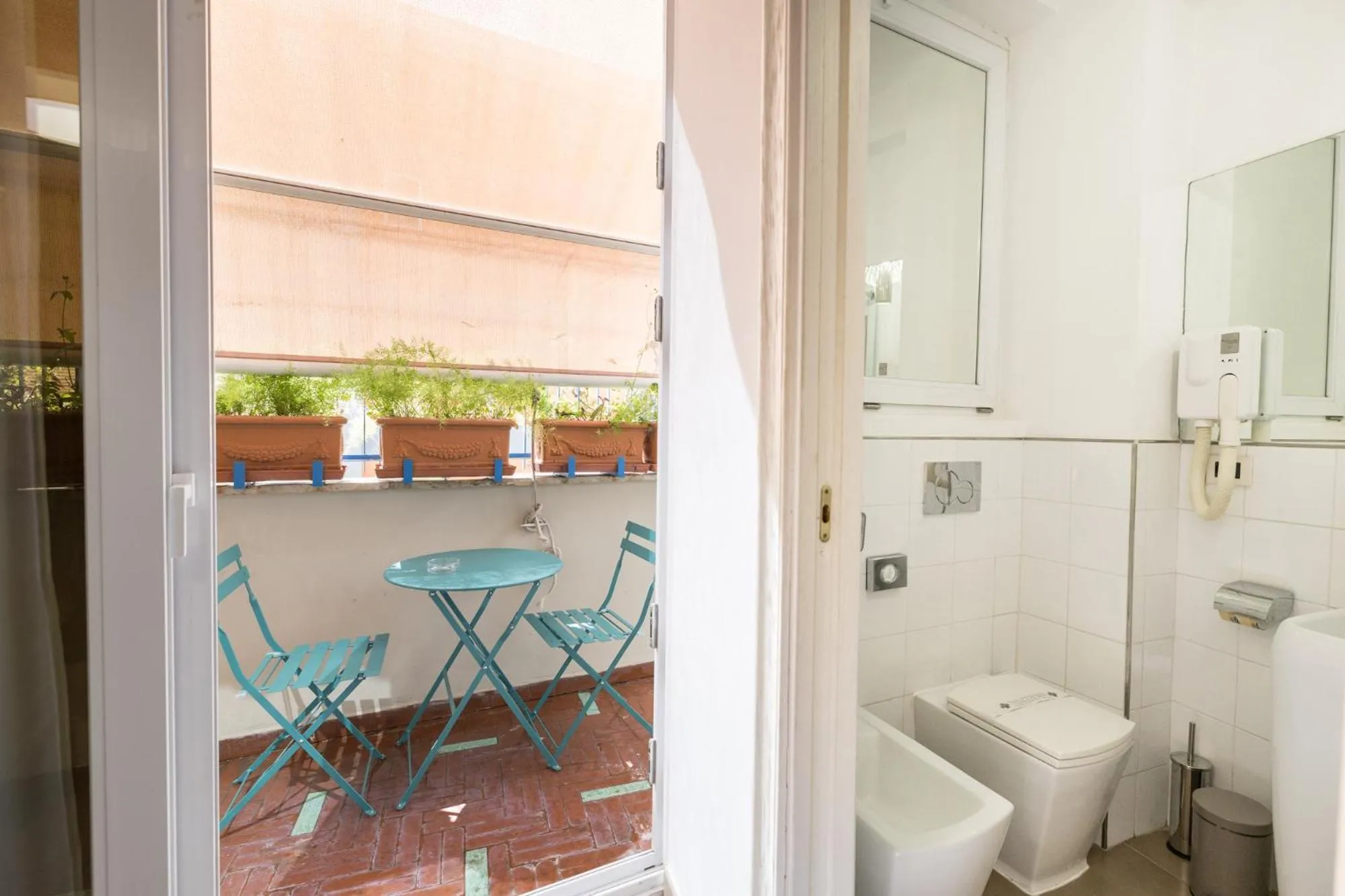 Shower in Zaccardi Roof Garden