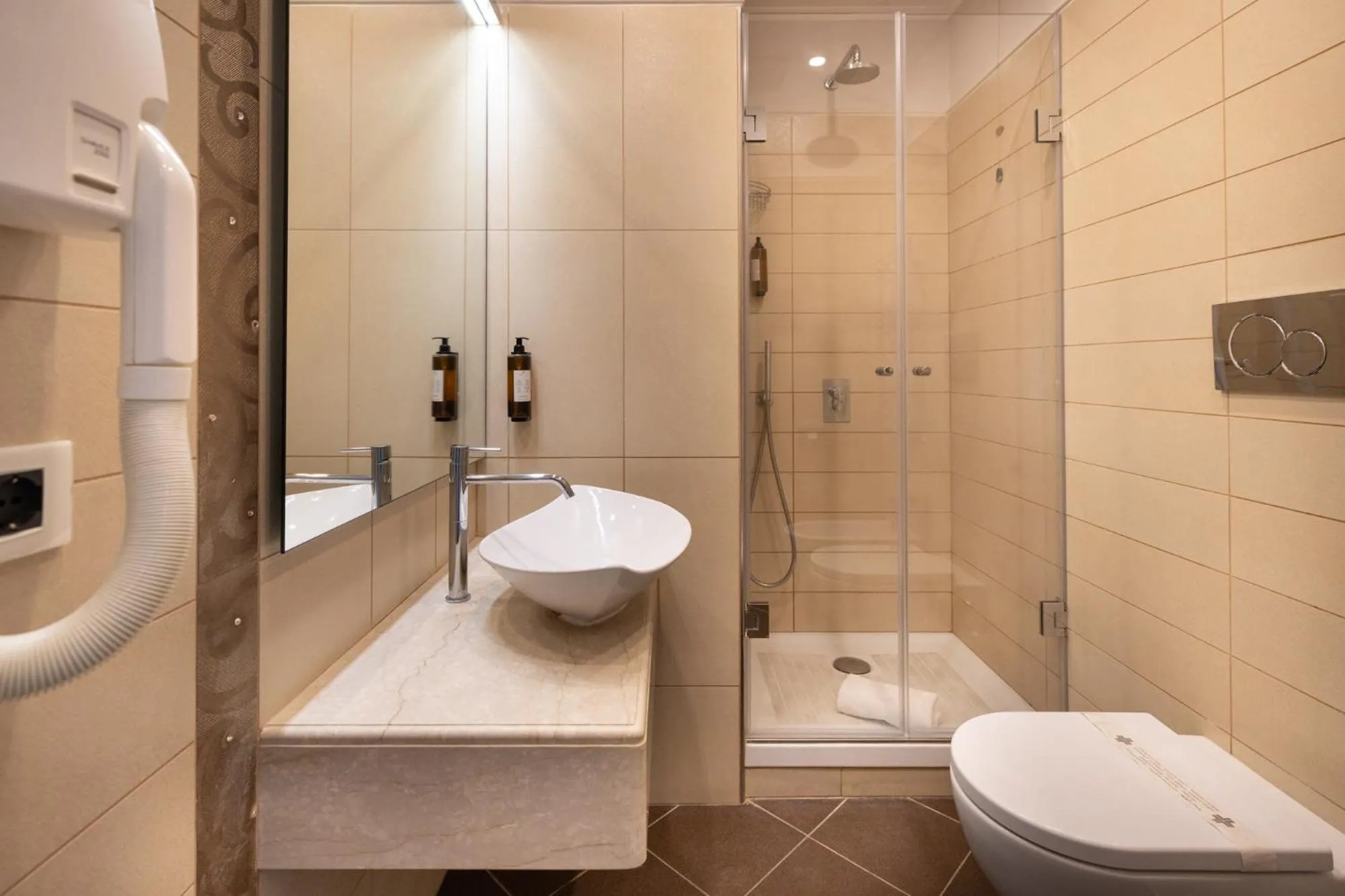 Shower in Zaccardi Roof Garden