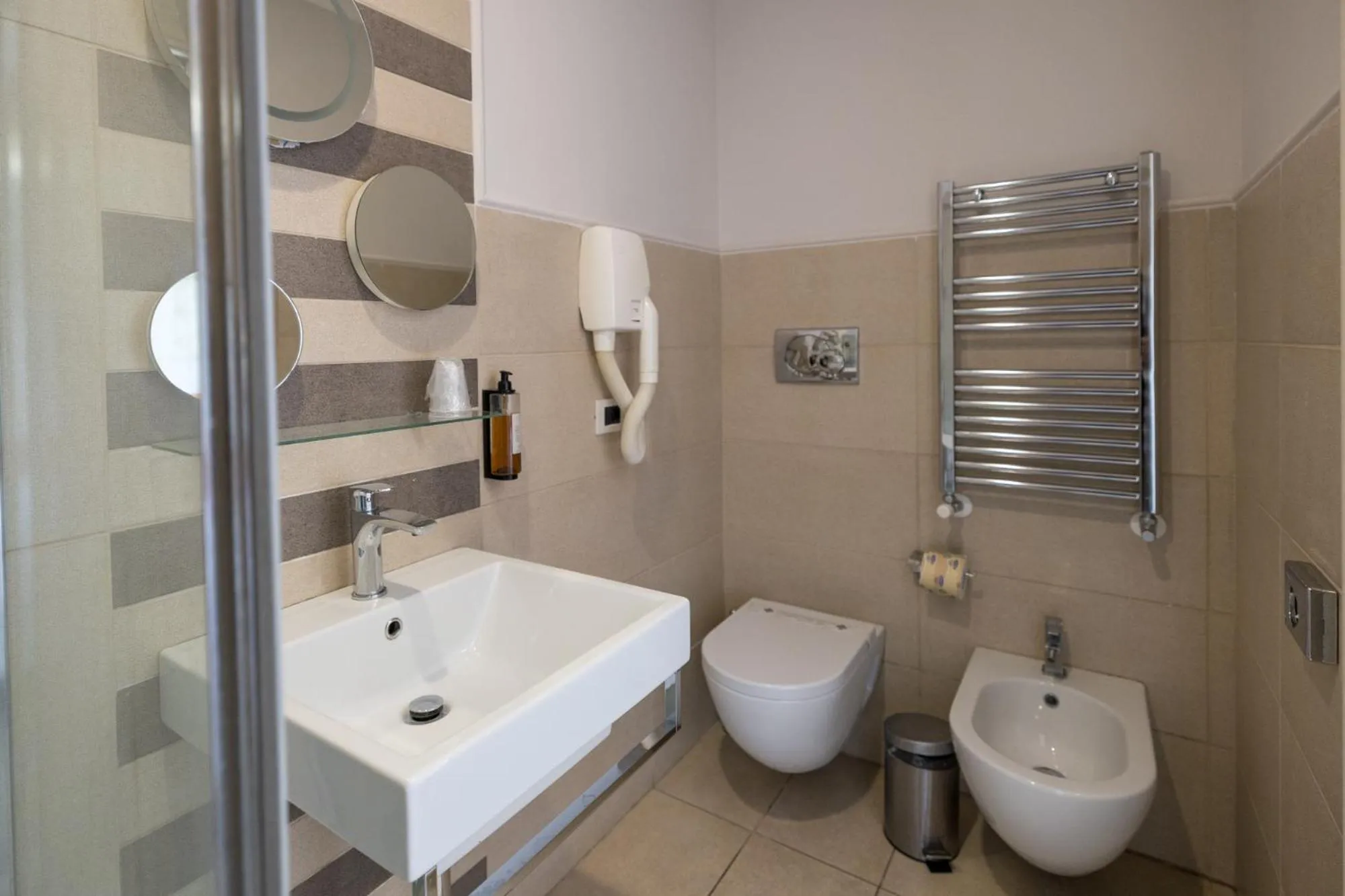 Shower in Zaccardi Roof Garden