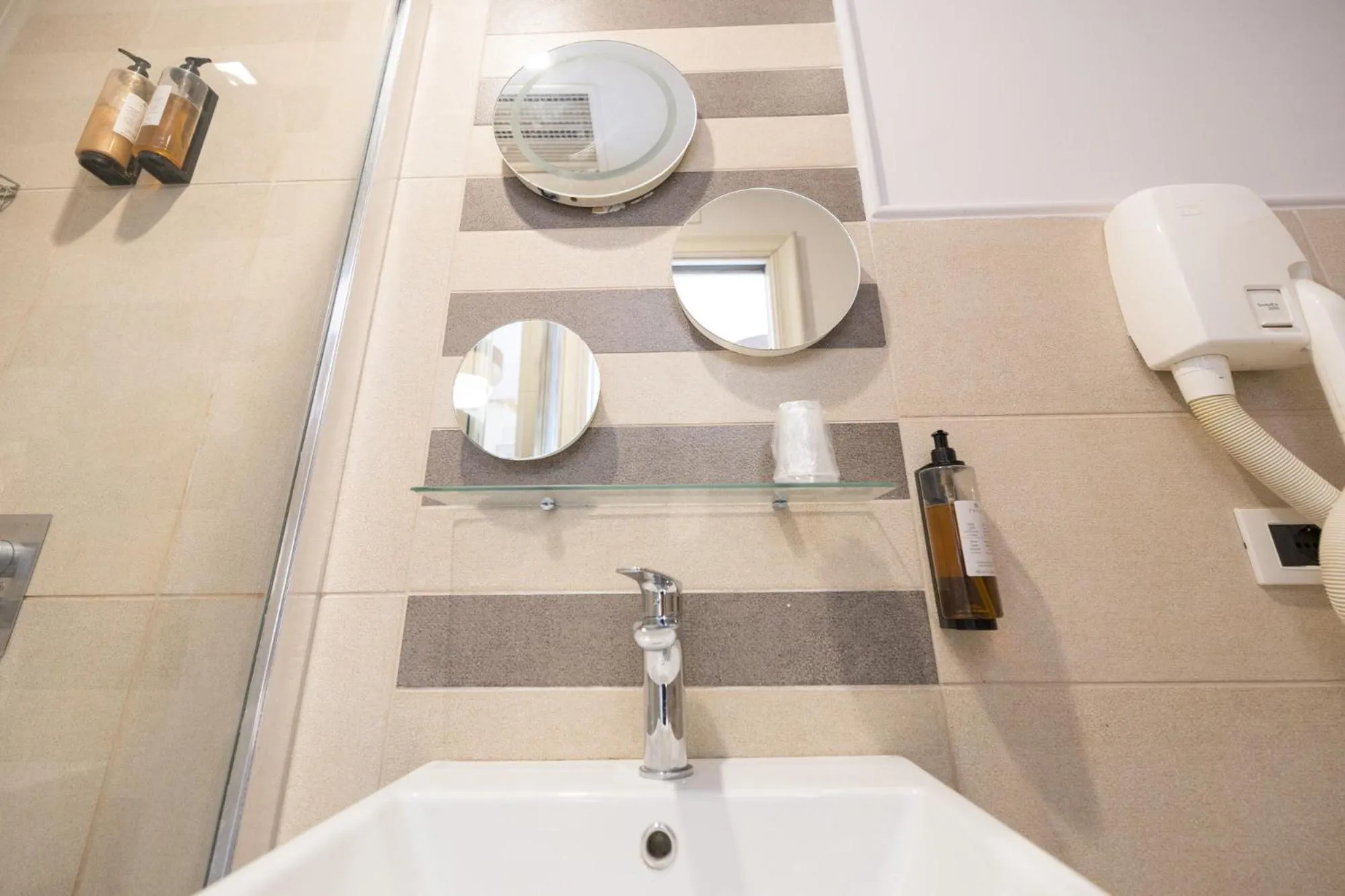 Shower in Zaccardi Roof Garden