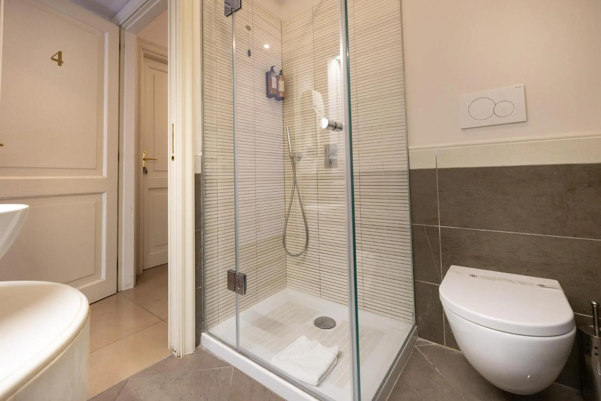 Shower in Zaccardi Roof Garden