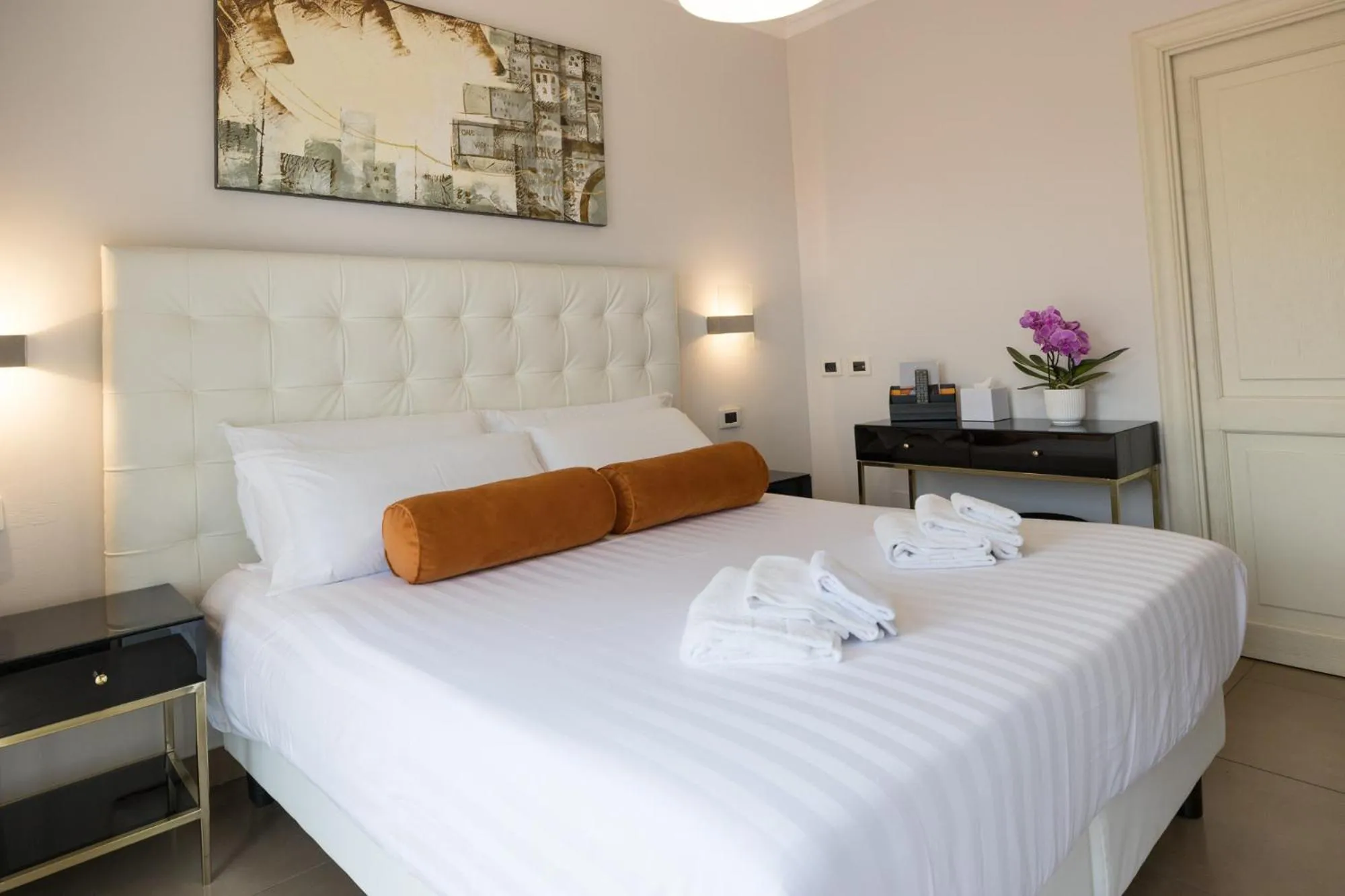 Photo of the whole room, Bed in Zaccardi Roof Garden