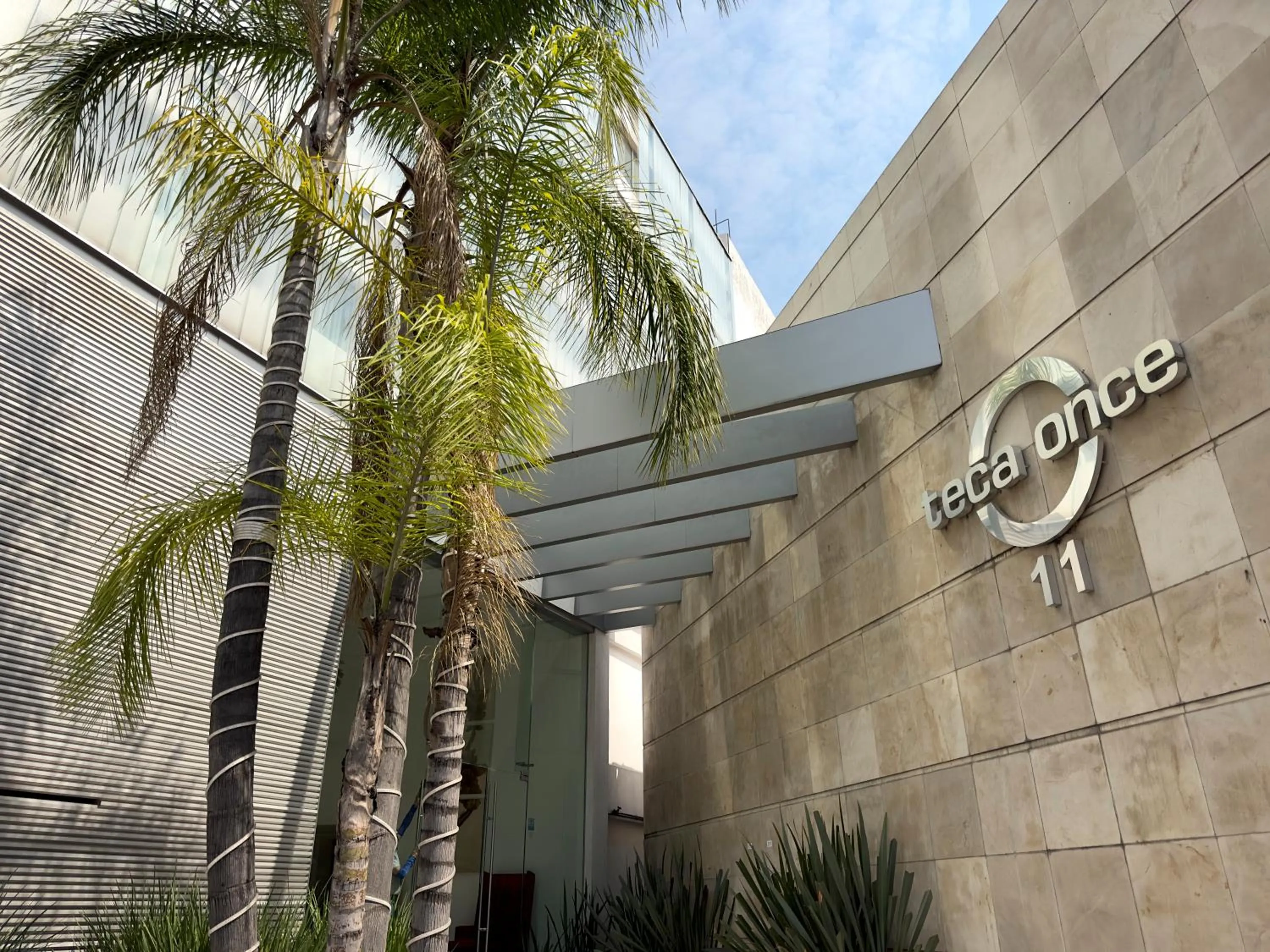 Facade/entrance in Suites Teca Once