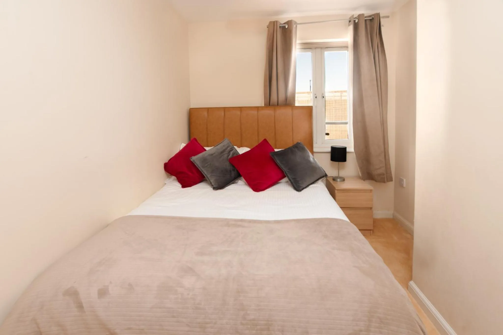 Bedroom, Bed in Abodebed - Handleys Court