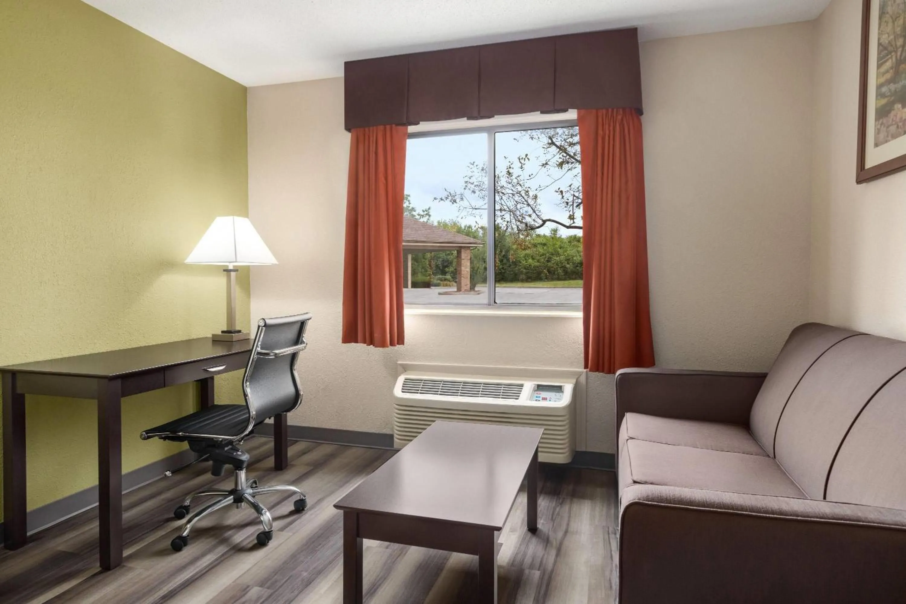 Photo of the whole room in Baymont by Wyndham Monroe