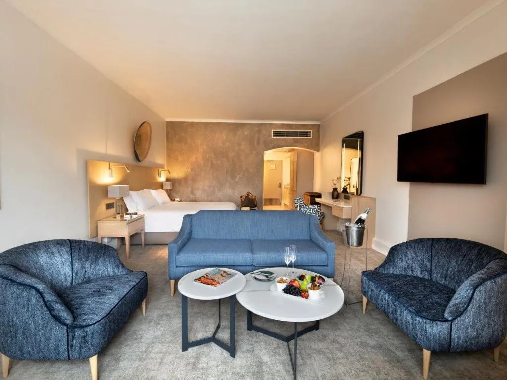 Queen Victoria Hotel by NEWMARK