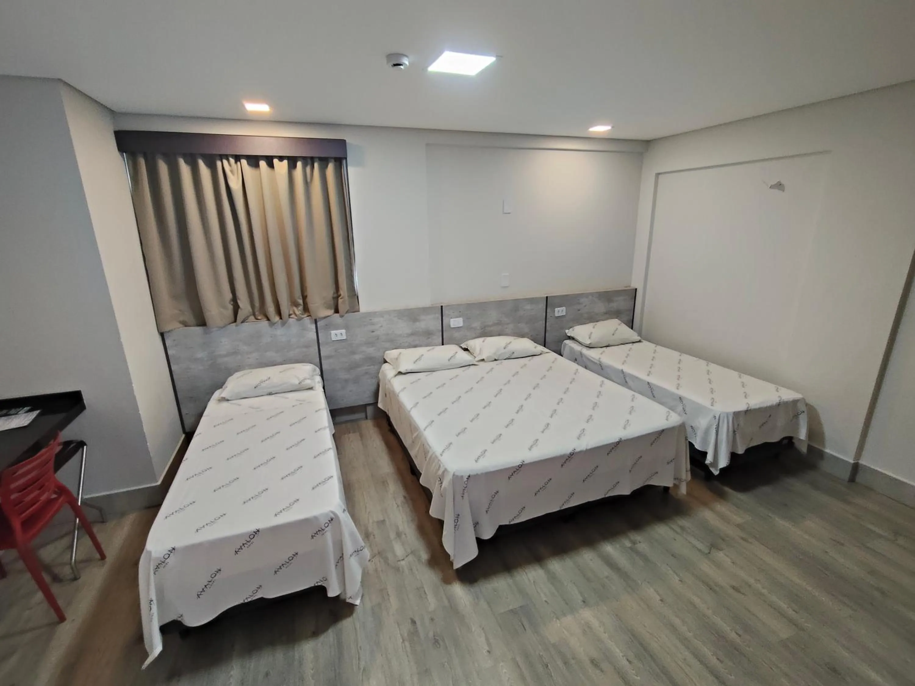 Photo of the whole room, Bed in Hotel Avalon Maringá Econômico