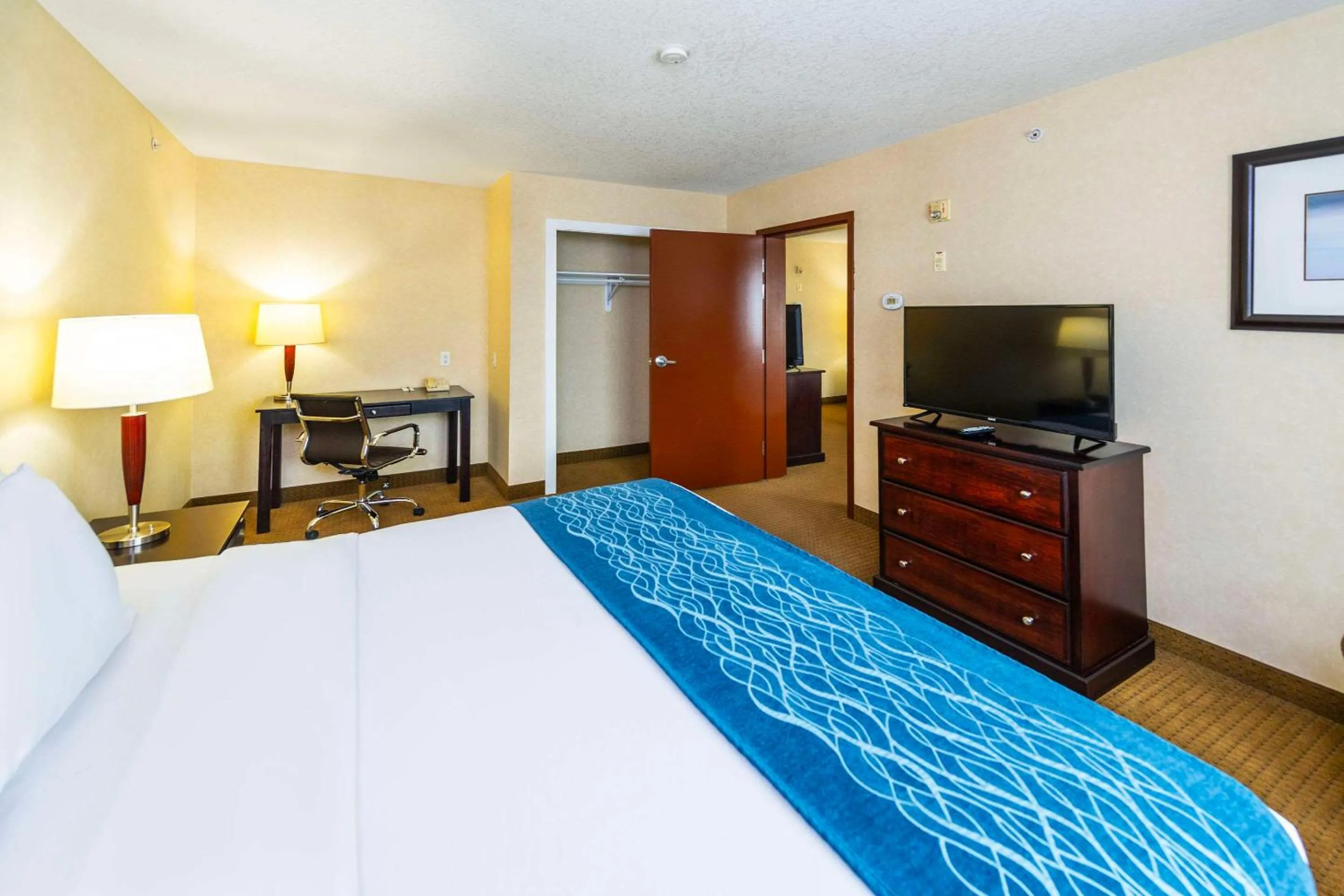 Bedroom, Bed in Comfort Inn & Suites