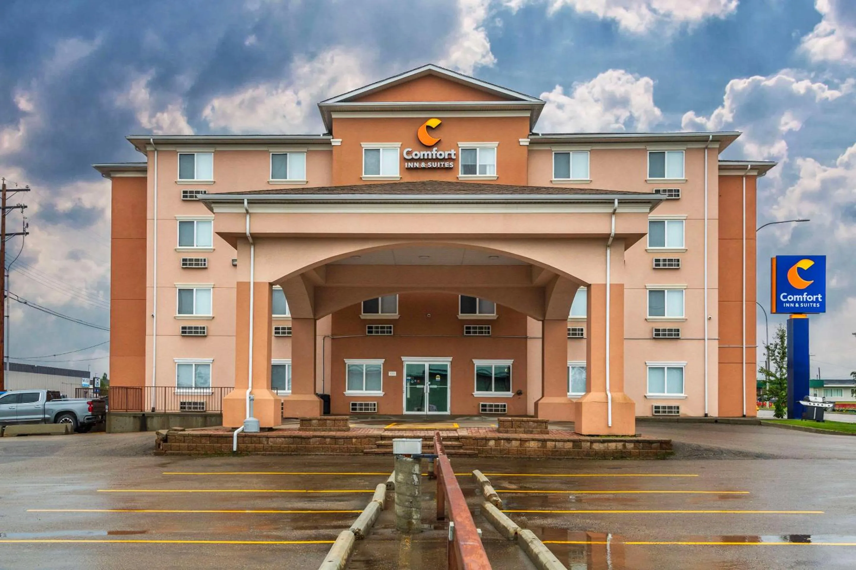 Property building in Comfort Inn & Suites
