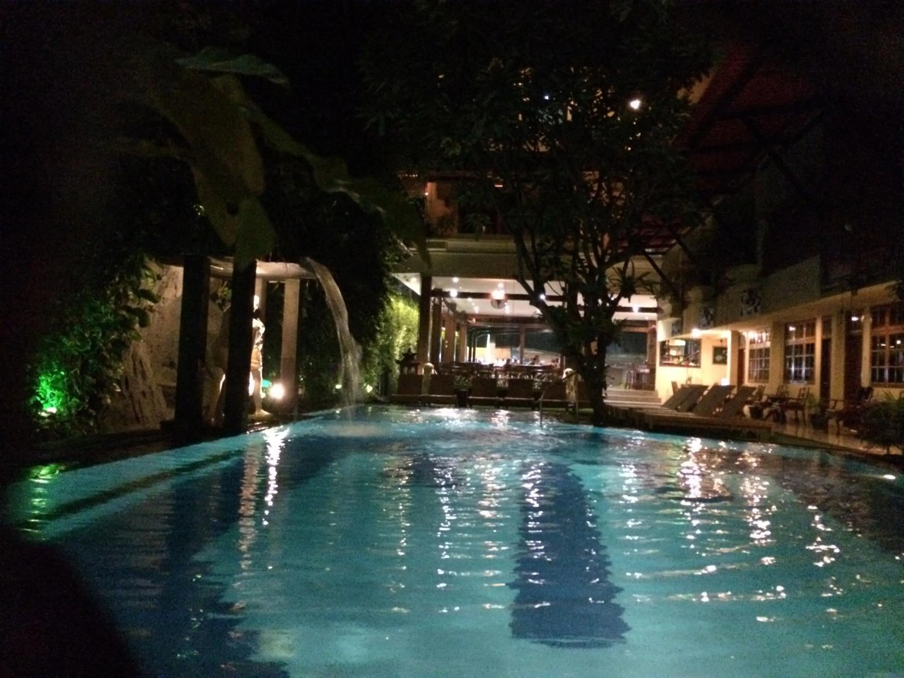 Swimming pool in Green Garden Hotel