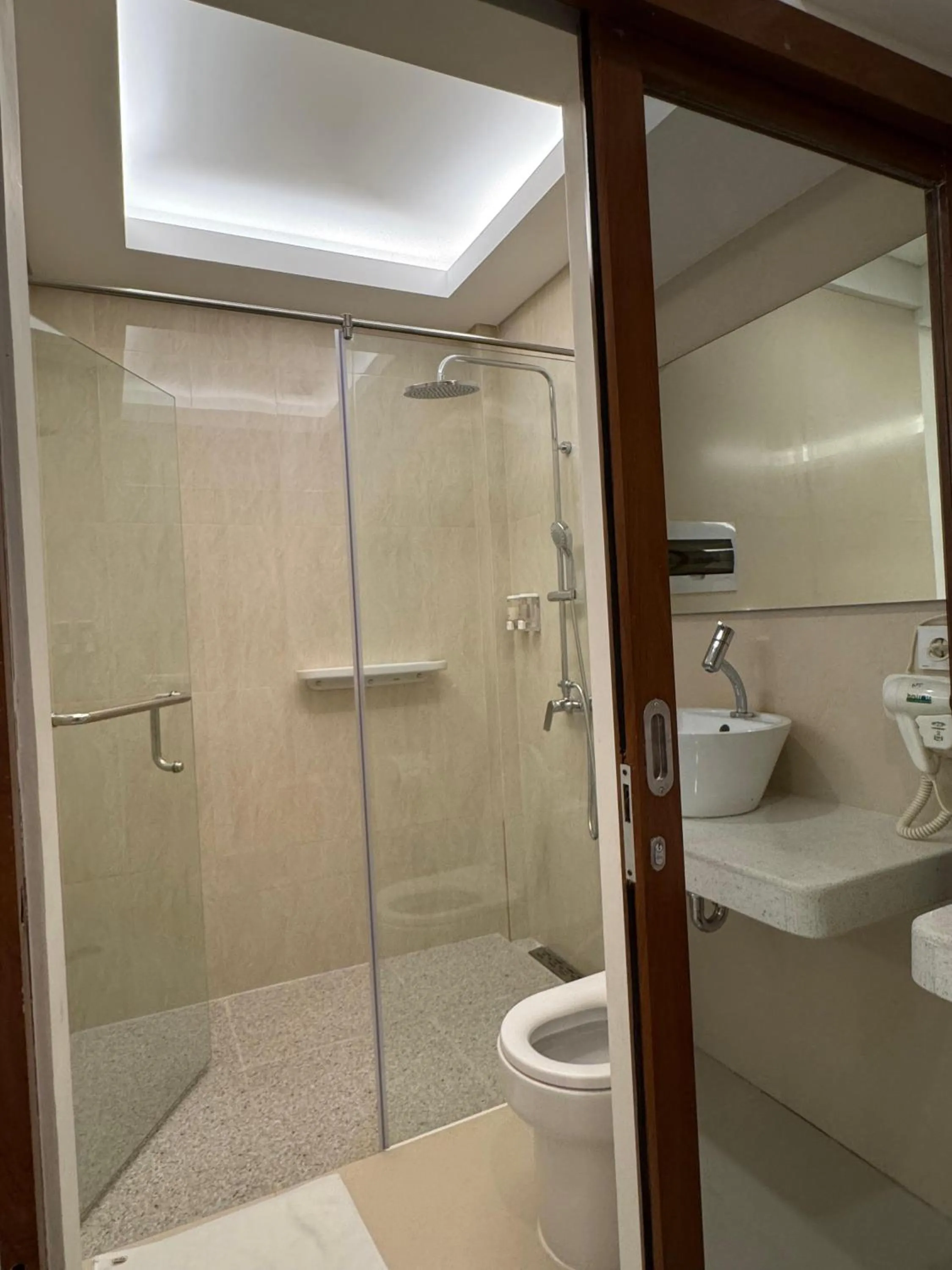 Shower in Green Garden Hotel