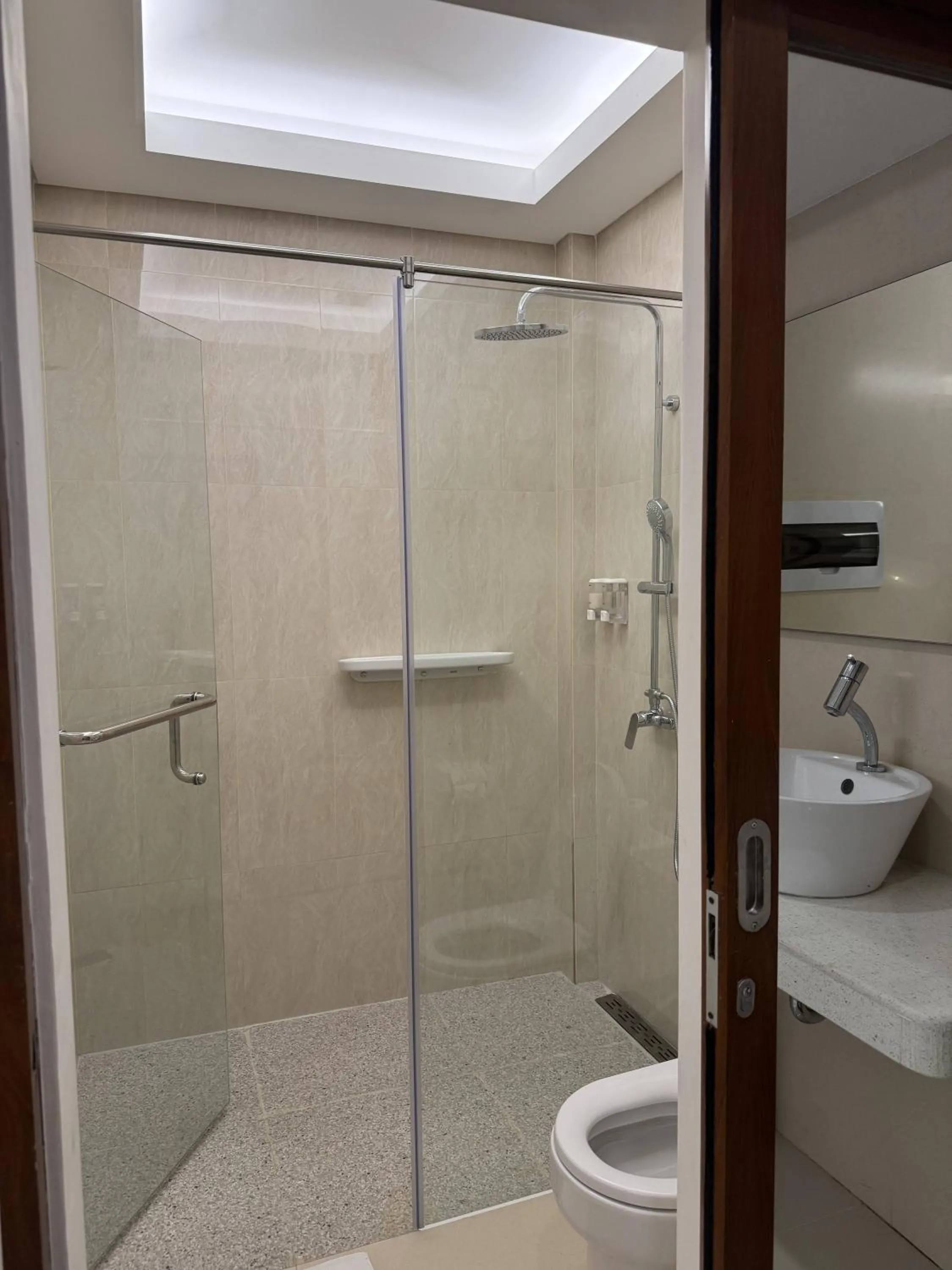 Shower in Green Garden Hotel