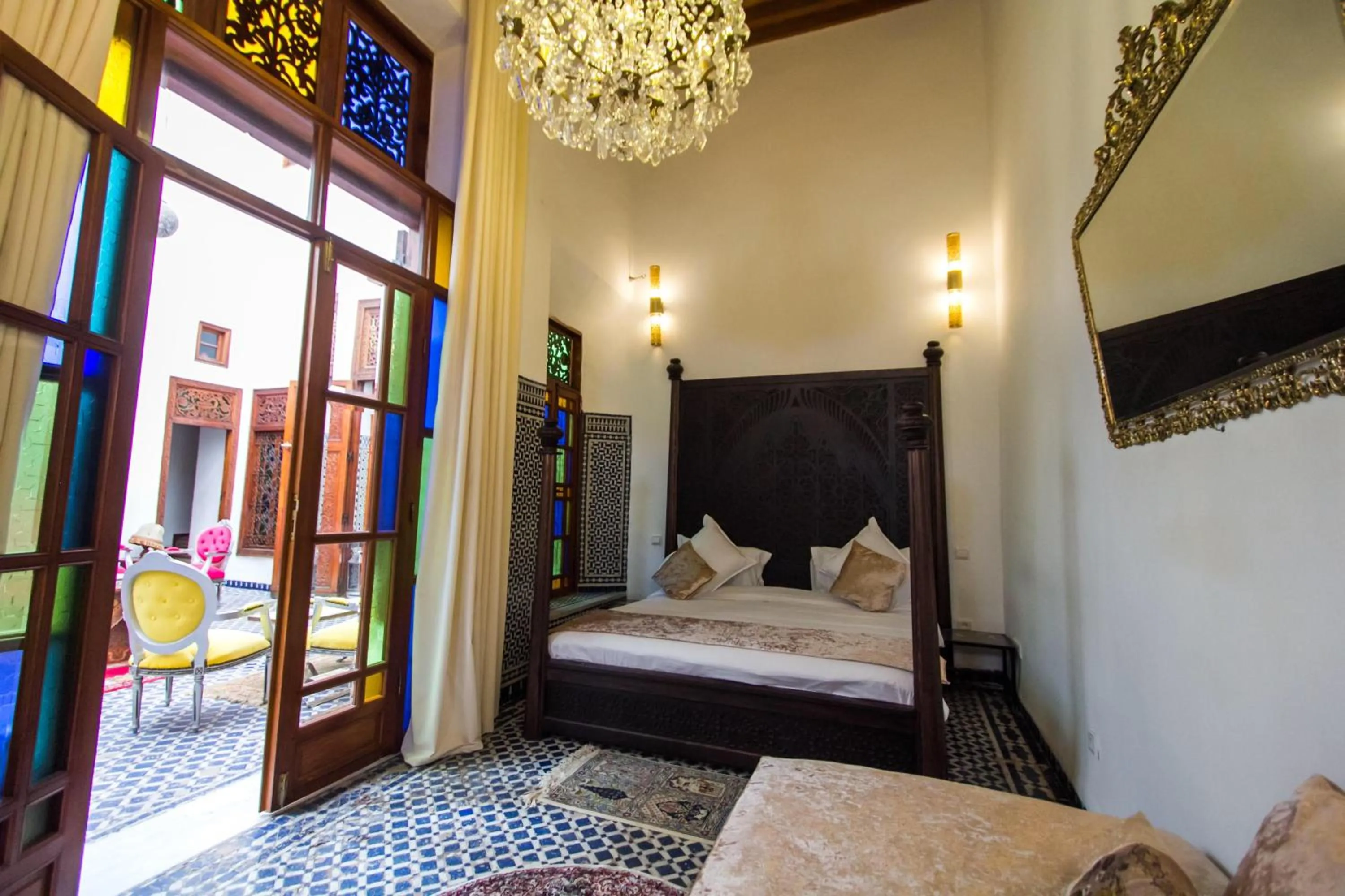 Bed in Riad 53 Fes - Luxury Oasis