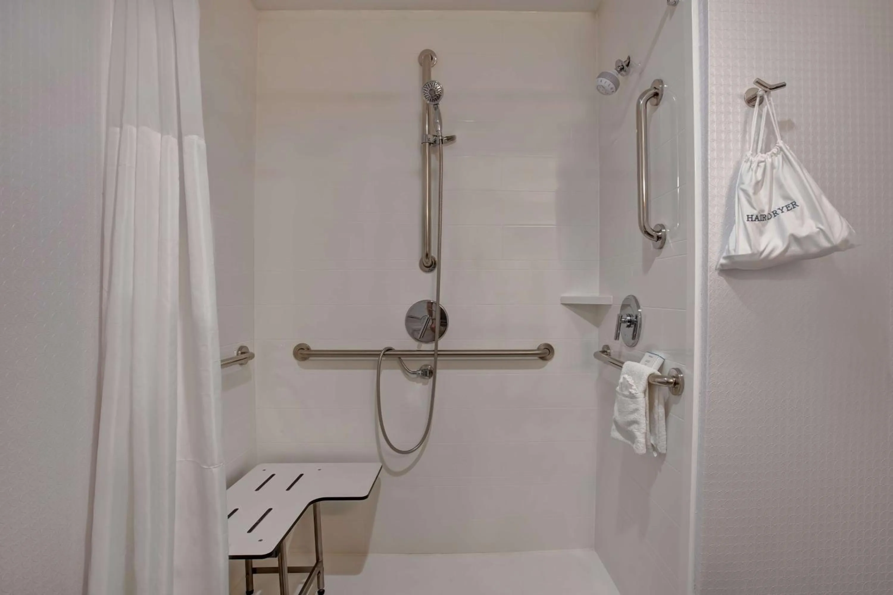 Bathroom in Hampton Inn Olive Branch