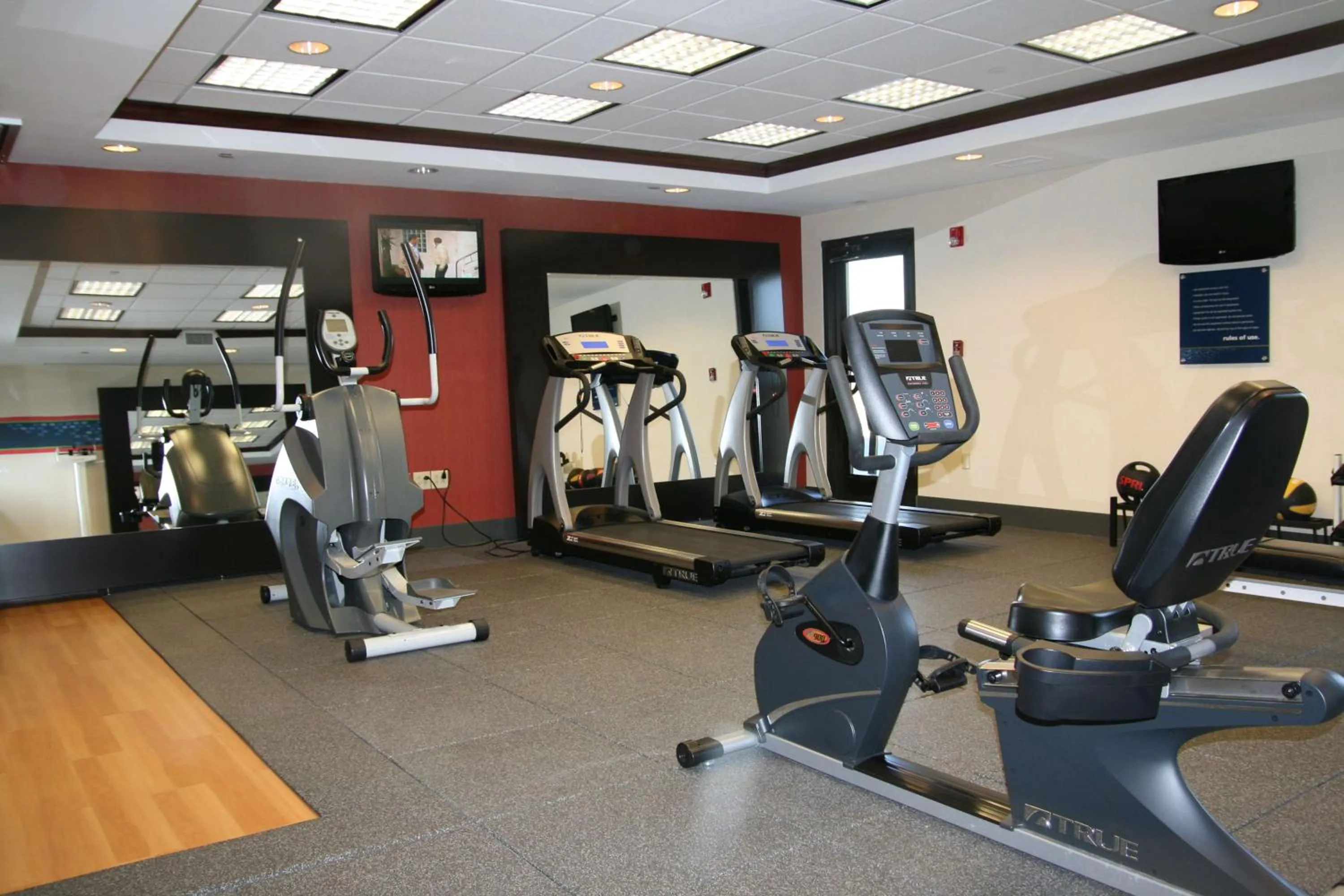 Fitness centre/facilities in Hampton Inn Olive Branch