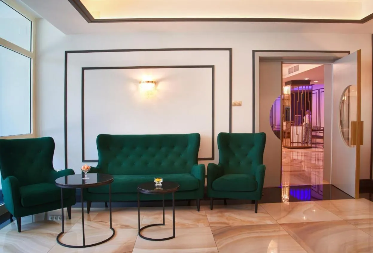 Property building in Hotel Univers