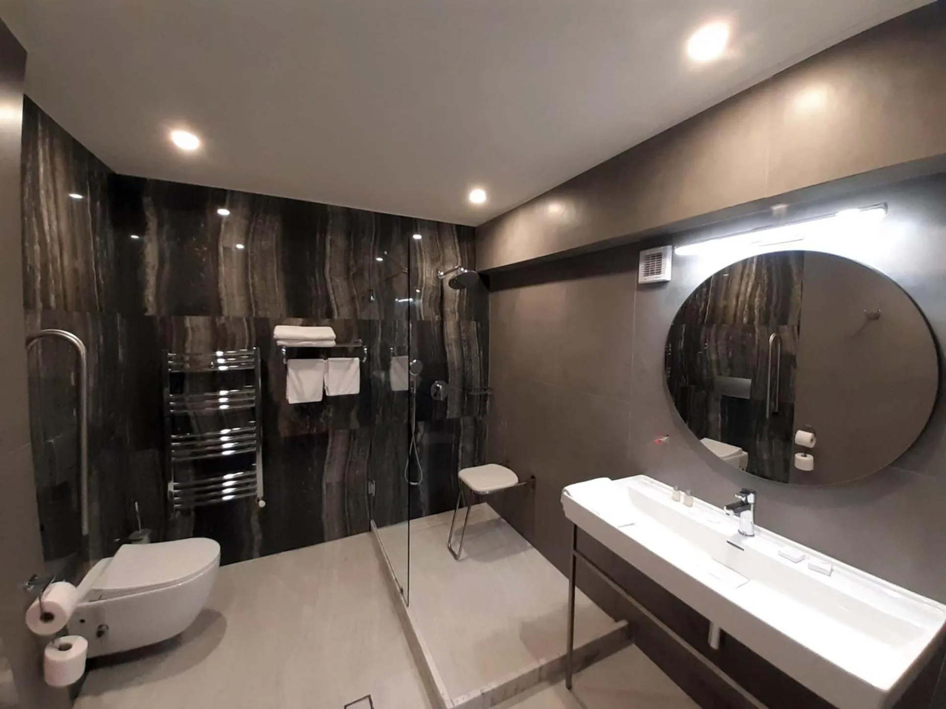 Bathroom in Hotel Univers