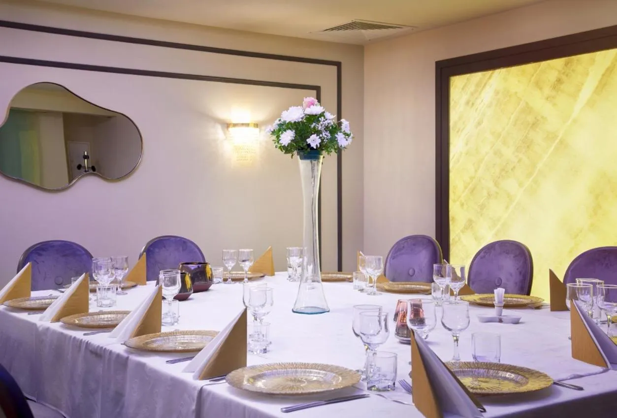 Meals in Hotel Univers