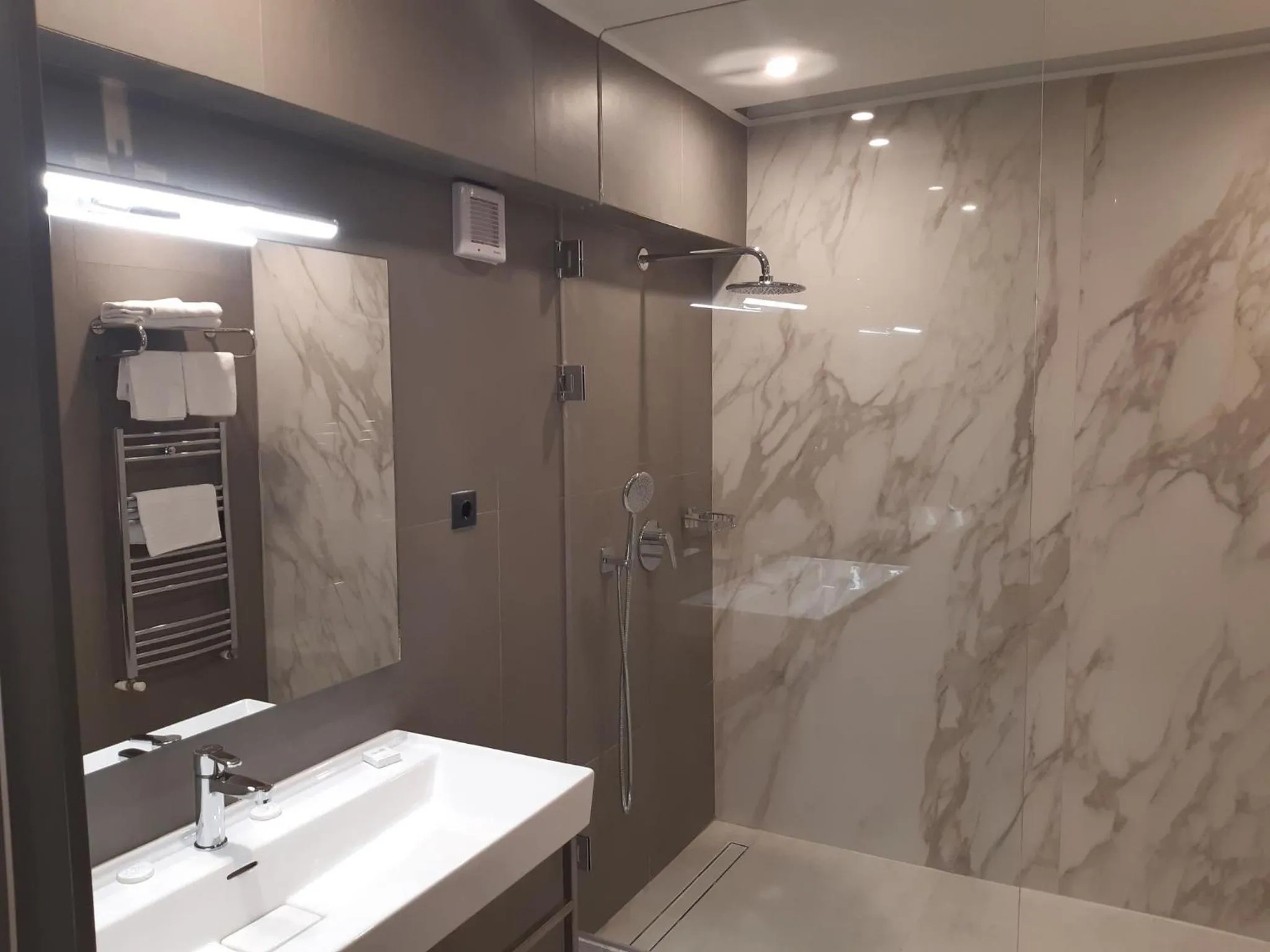 Bathroom in Hotel Univers