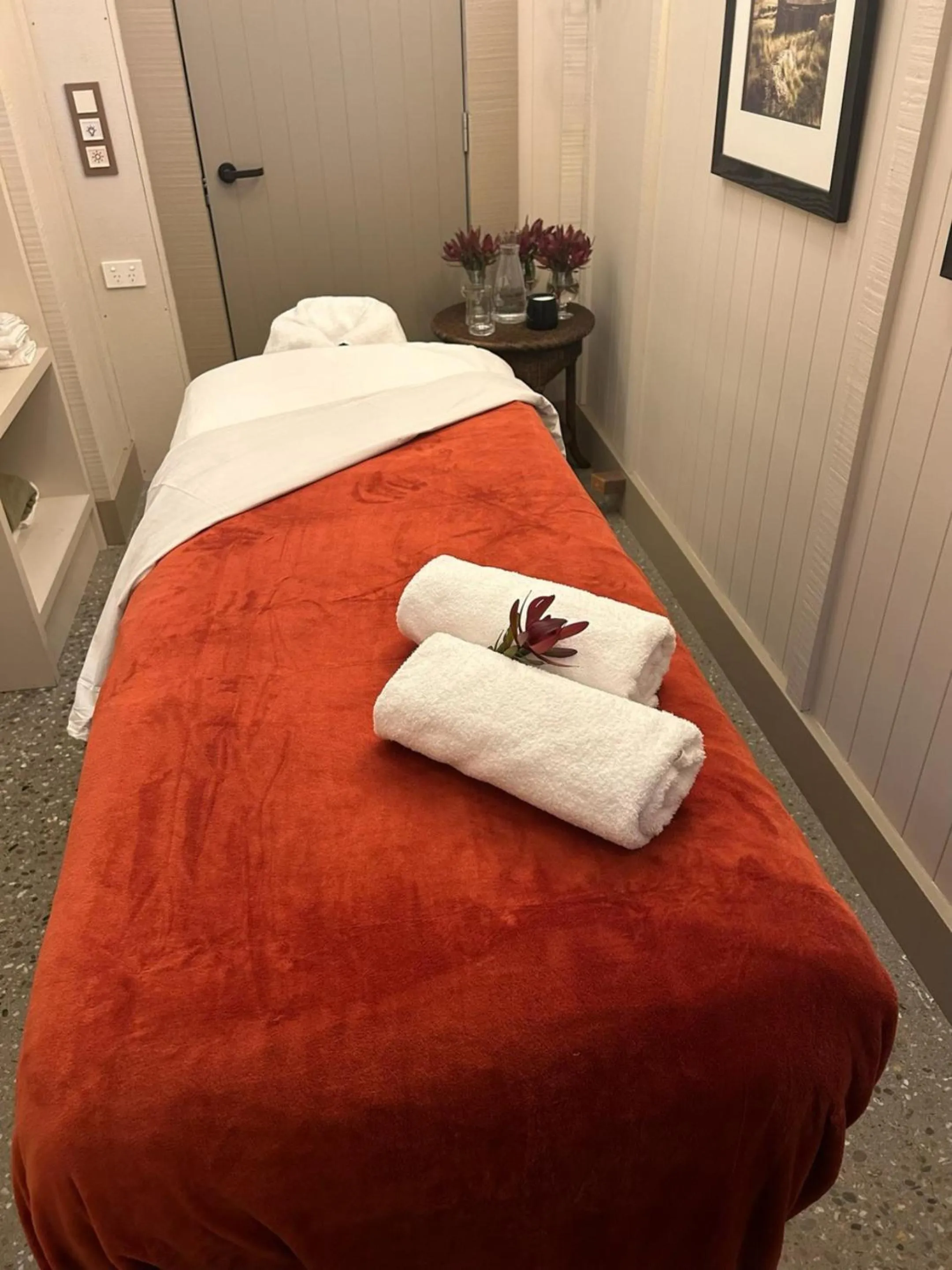 Massage, Bed in Headwaters Glenorchy Eco Lodge