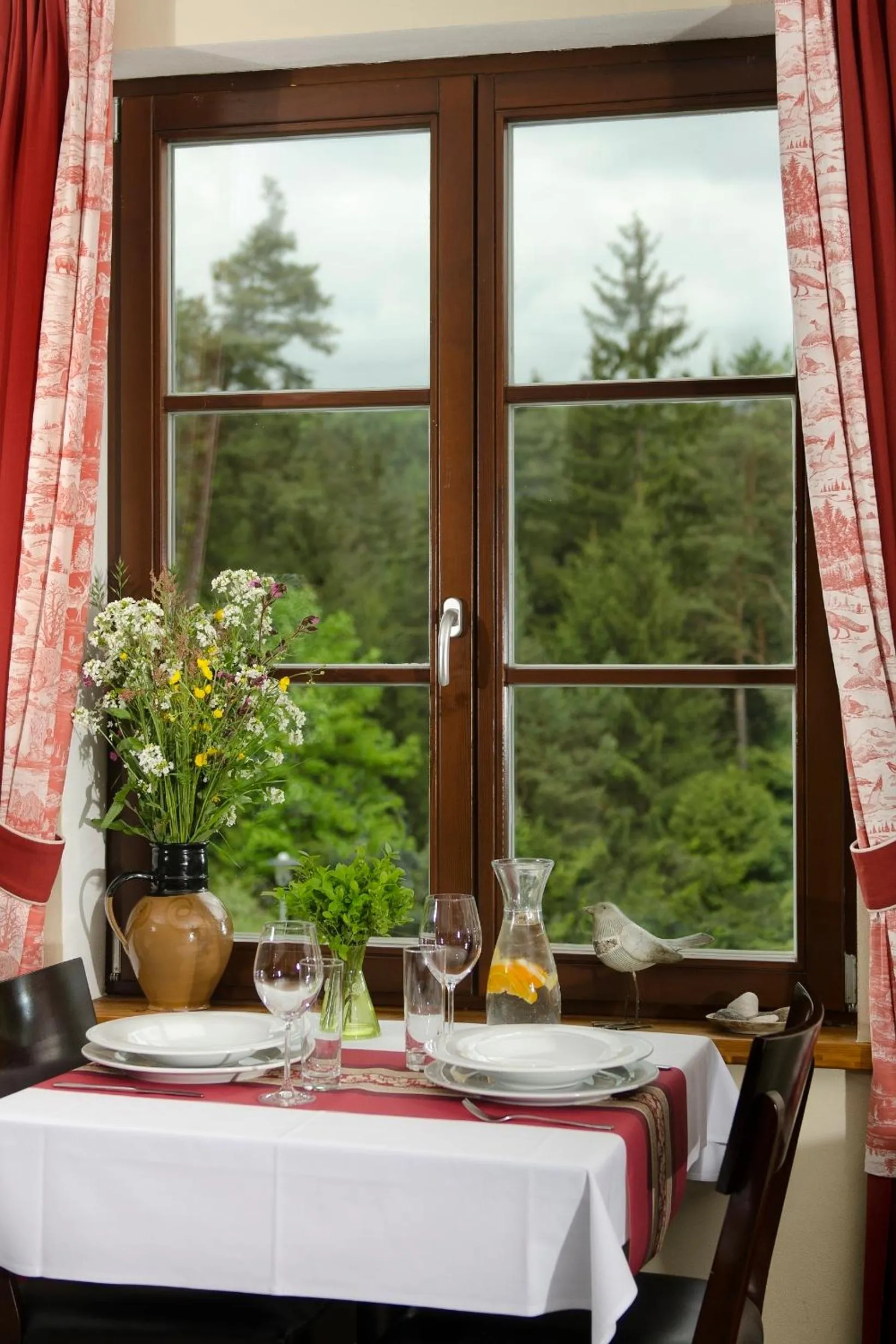 Restaurant/places to eat in Hotel Annín