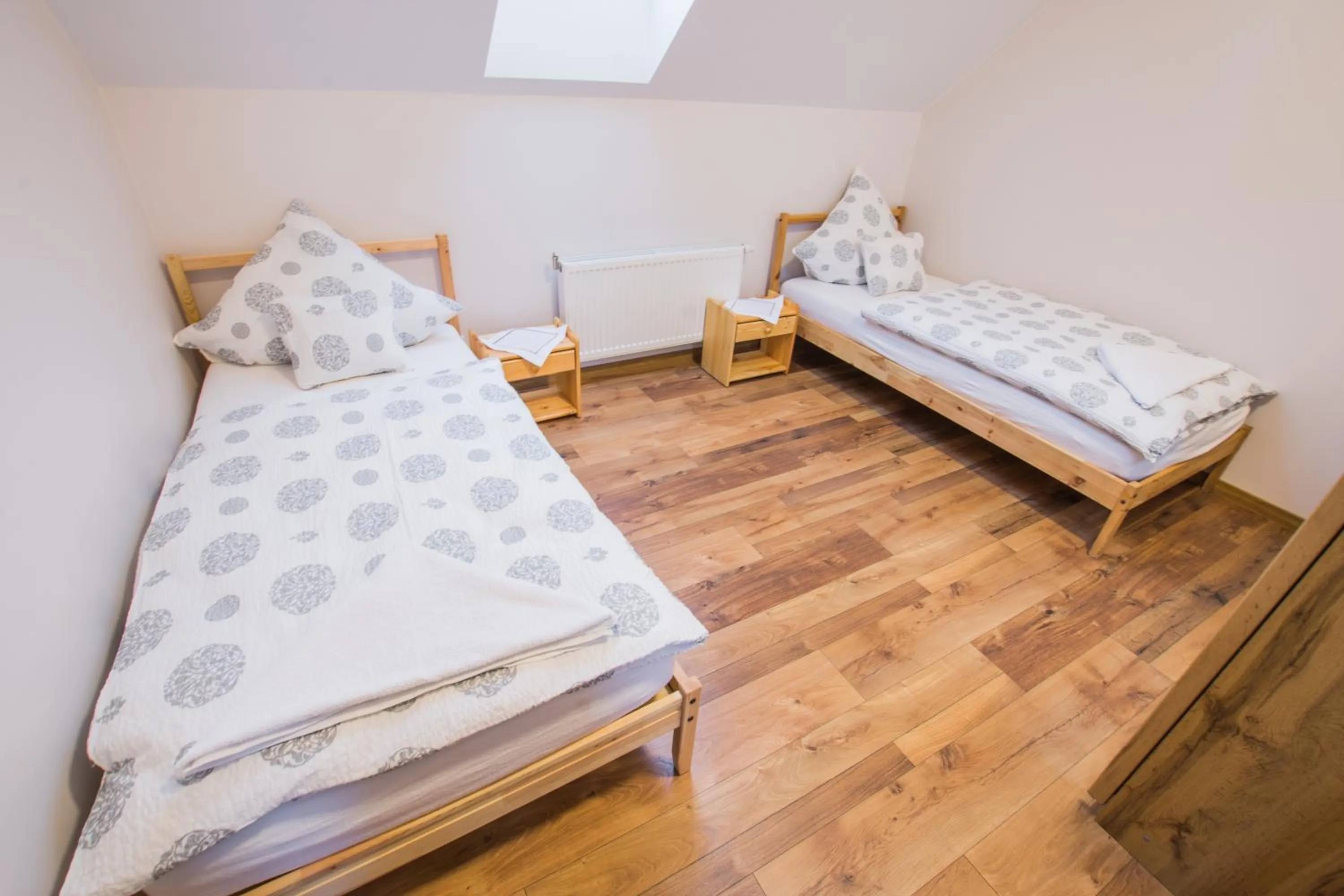 Bedroom, Bed in Dwór Skalny Apartamenty, Pokoje i Restauracja Karczma Skalna