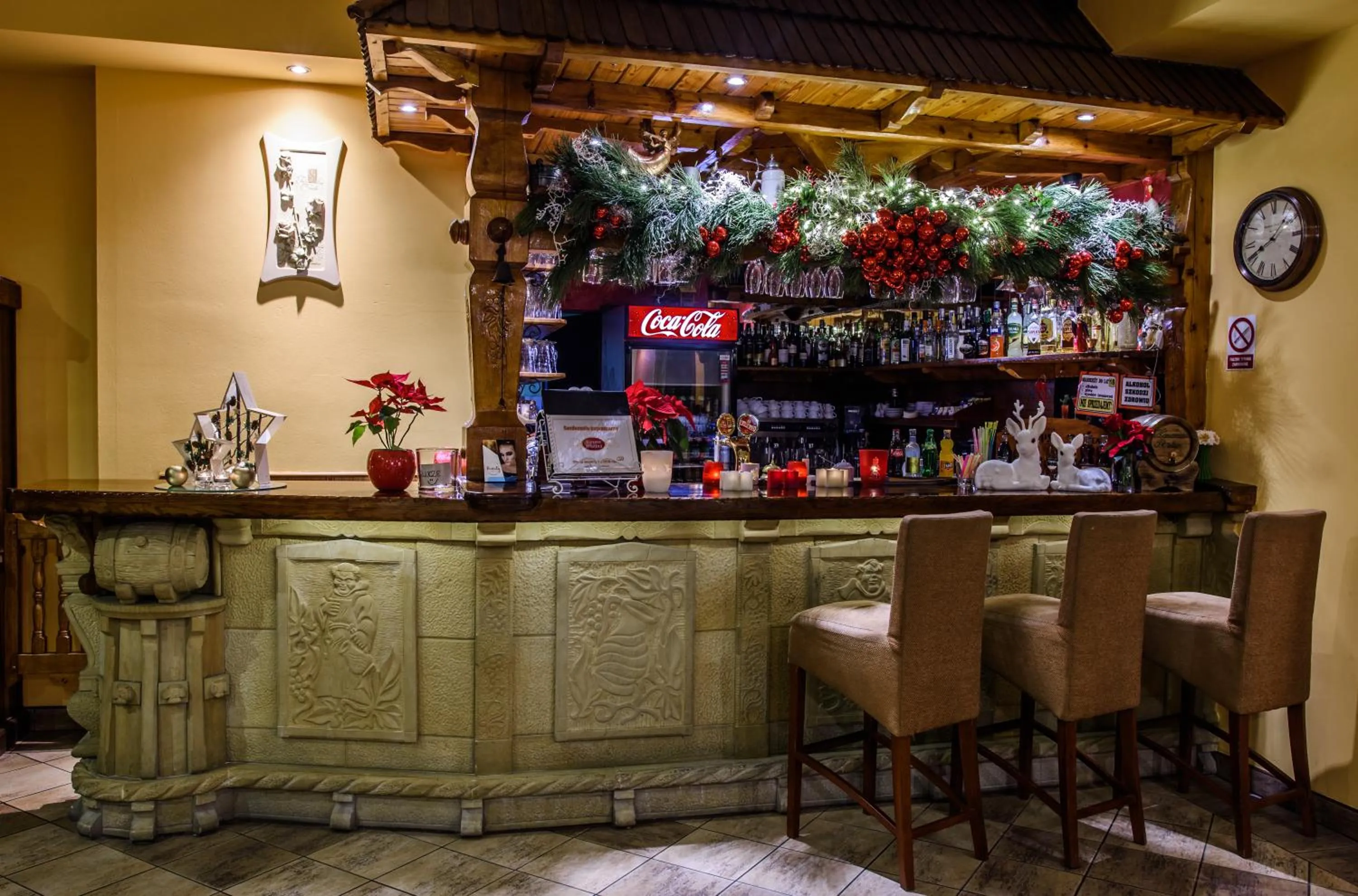 Restaurant/places to eat in Dwór Skalny Apartamenty, Pokoje i Restauracja Karczma Skalna