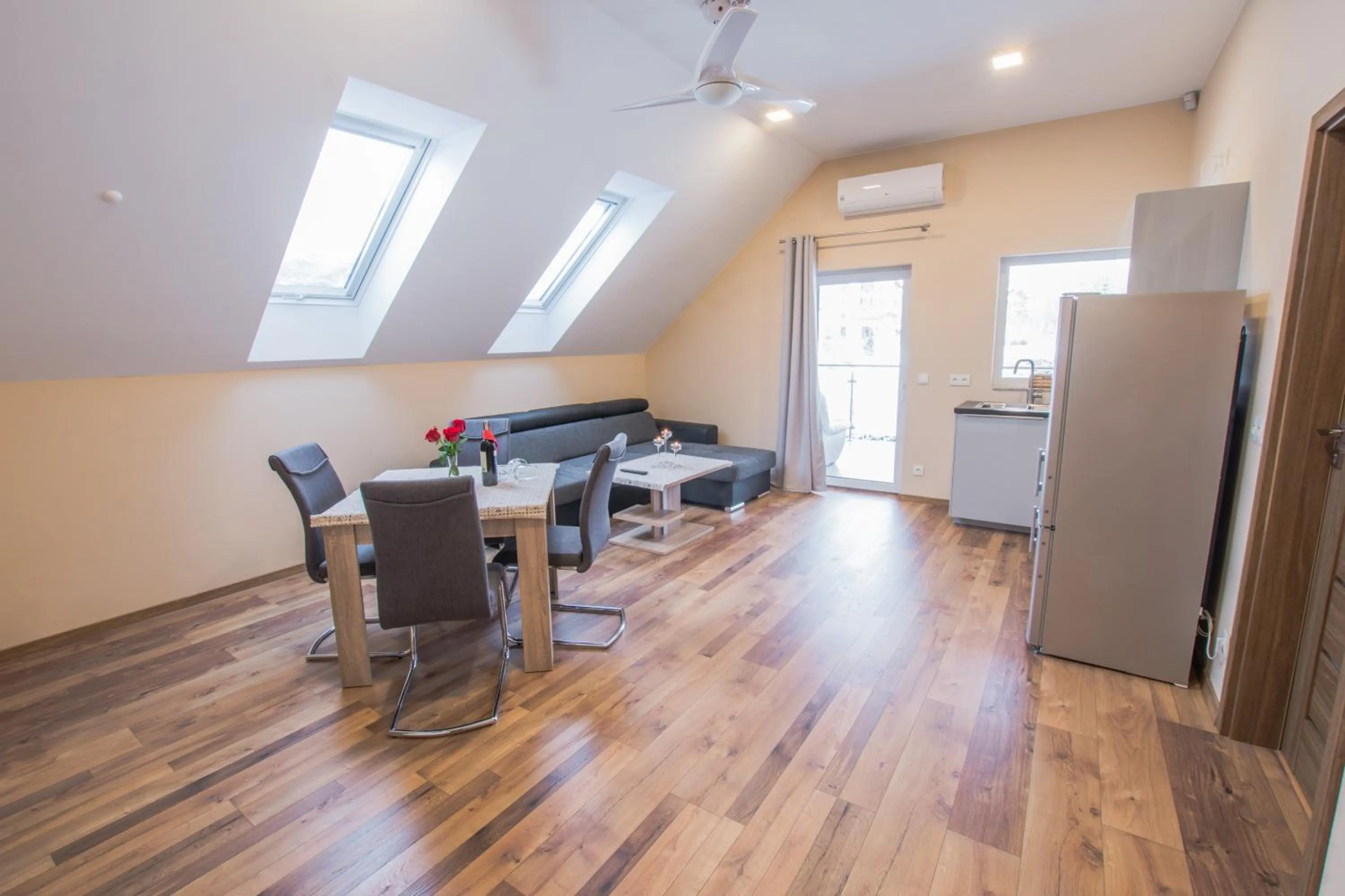 TV and multimedia in Dwór Skalny Apartamenty, Pokoje i Restauracja Karczma Skalna