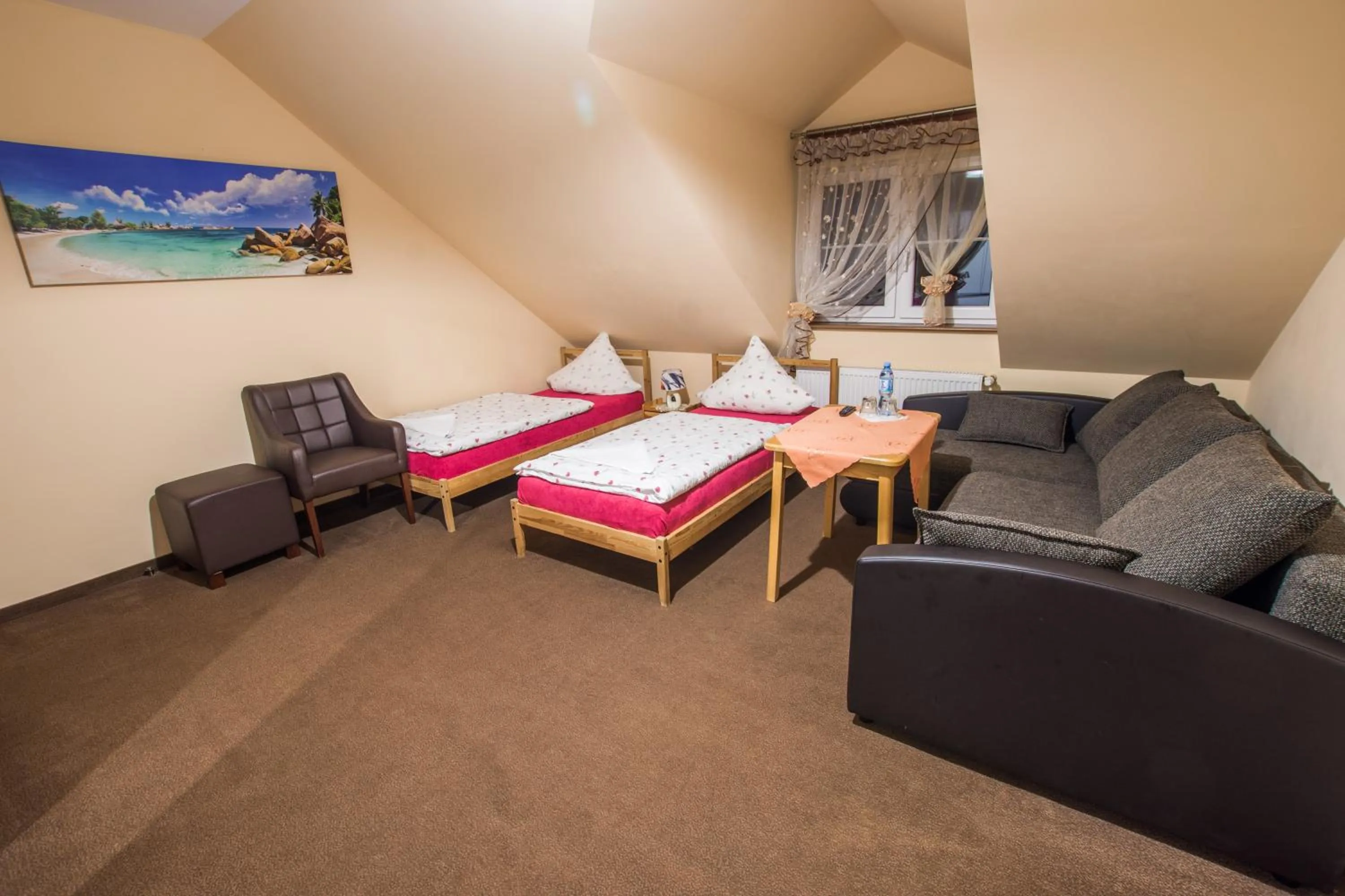 Photo of the whole room, Bed in Dwór Skalny Apartamenty, Pokoje i Restauracja Karczma Skalna