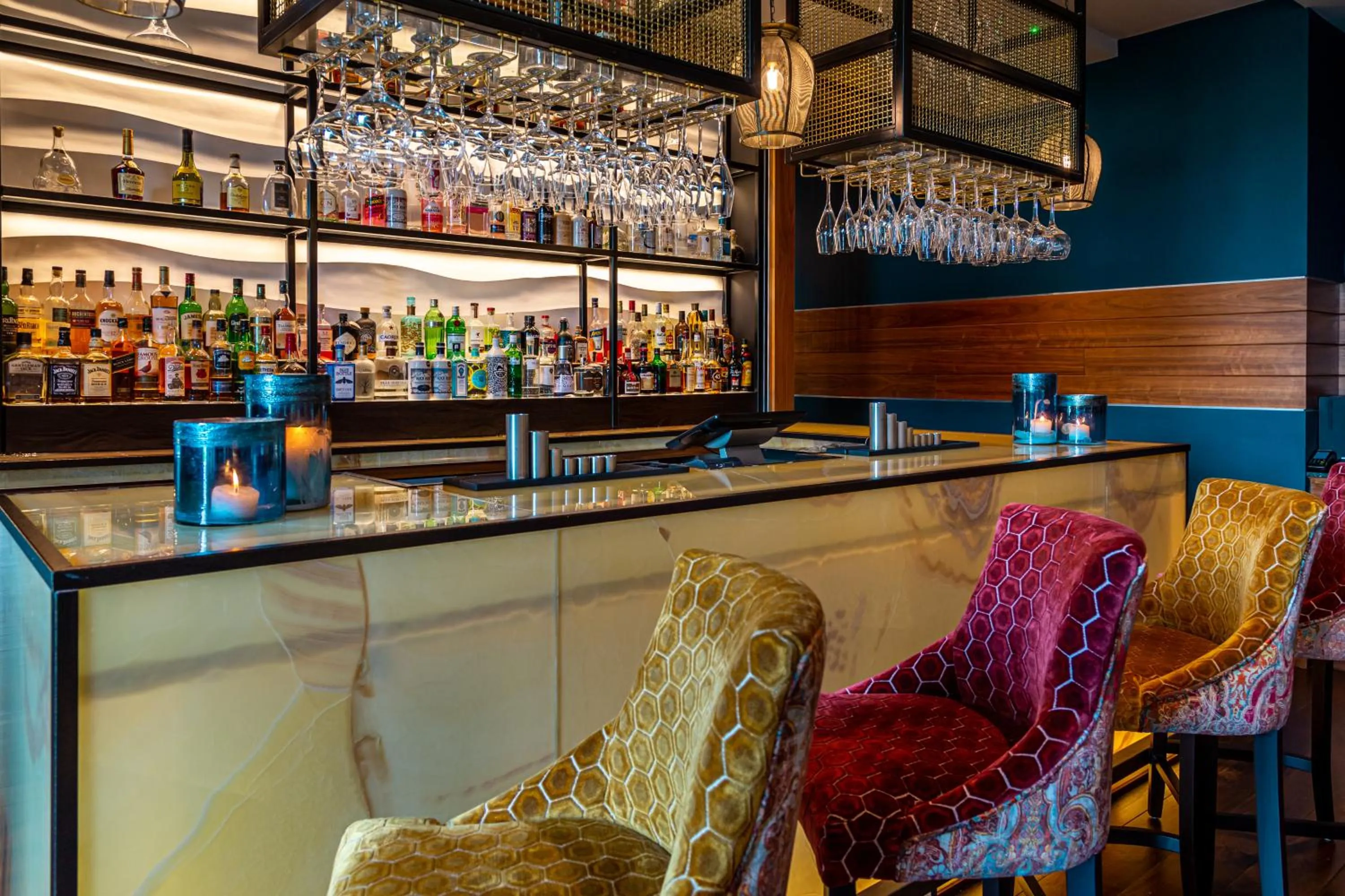 Restaurant/places to eat in Casa Hotel