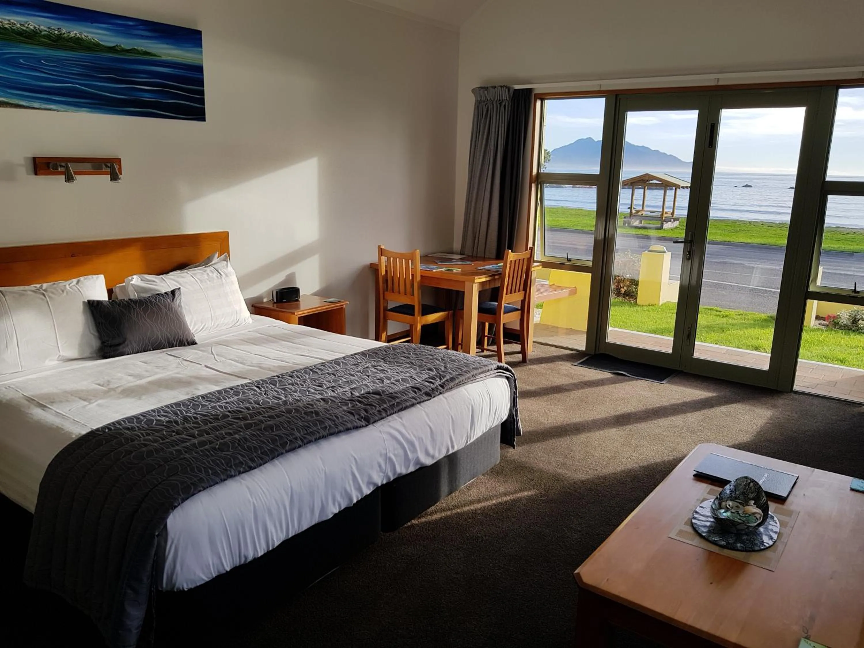 Executive Suite with Seaview in The Anchor Inn Beachfront Motel